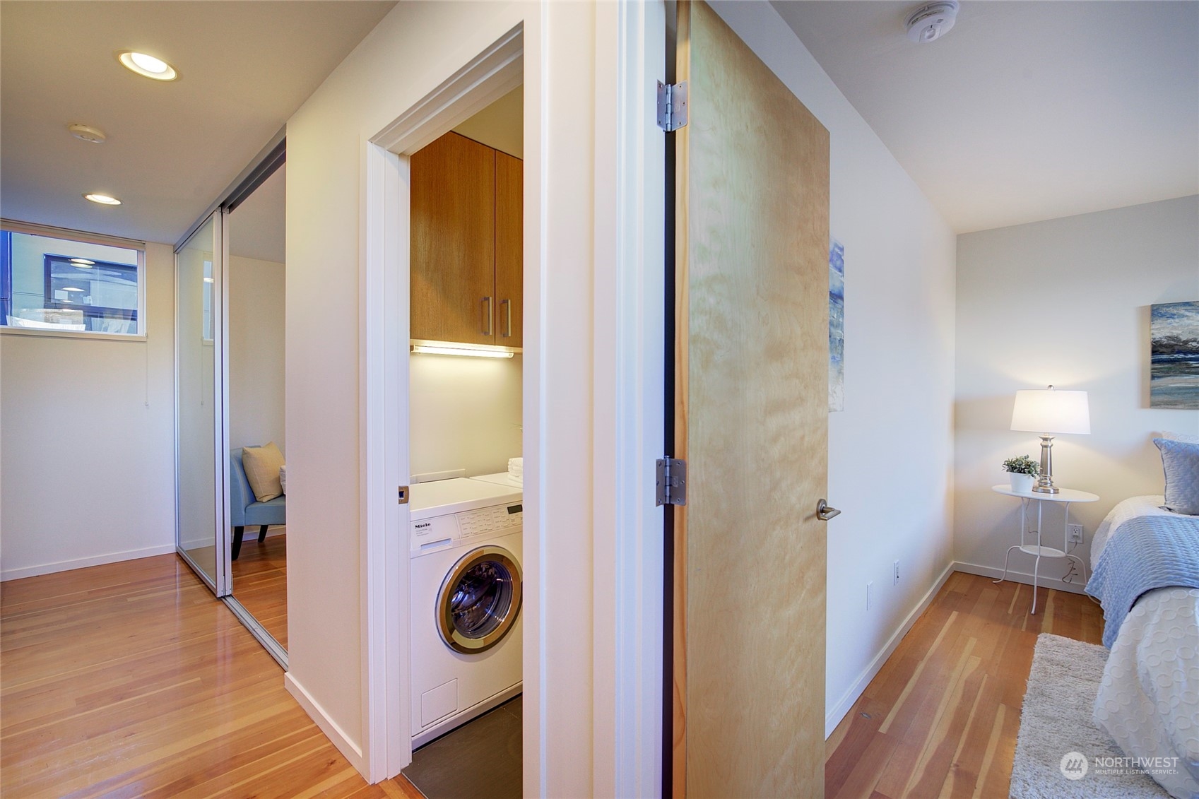 2423 E Denny Way
