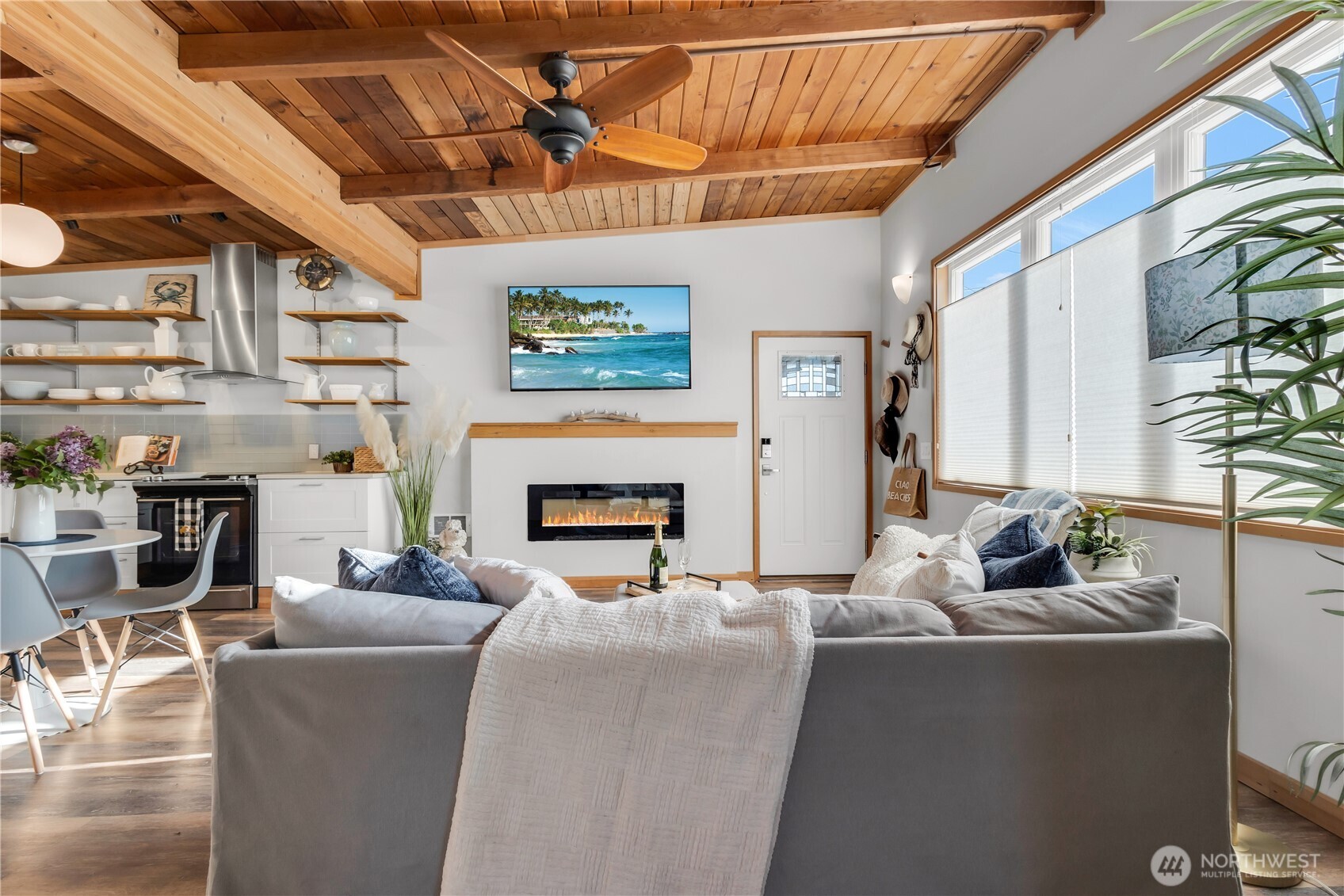 14207 Evergreen Way