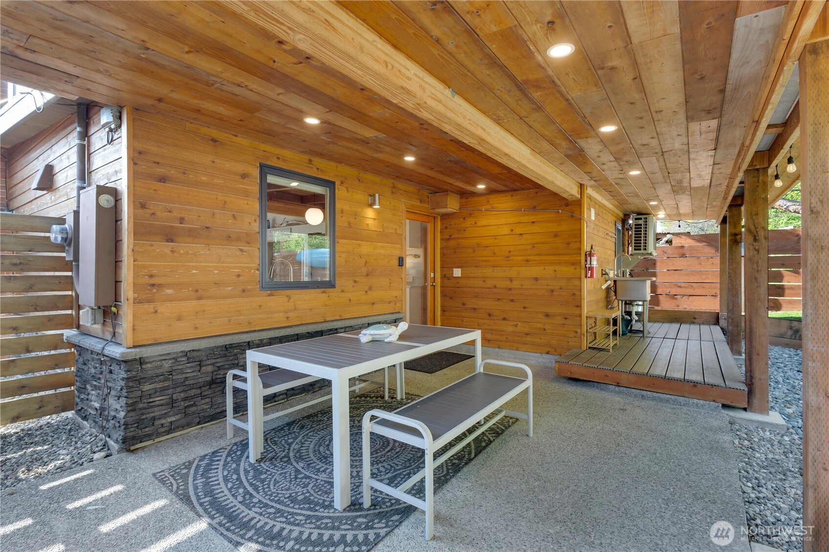 14207 Evergreen Way