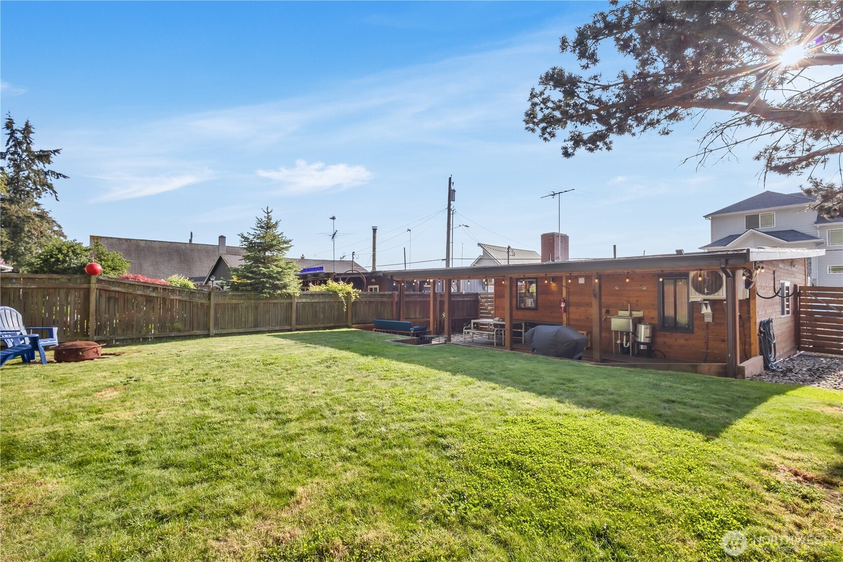 14207 Evergreen Way