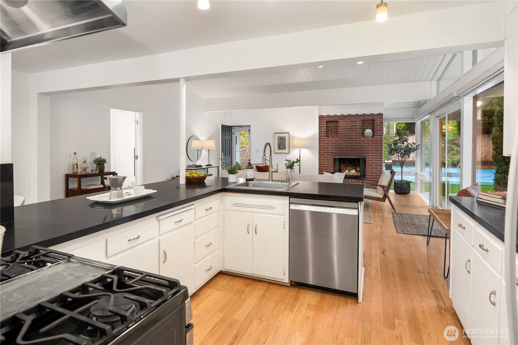 8046 Fairway Drive NE