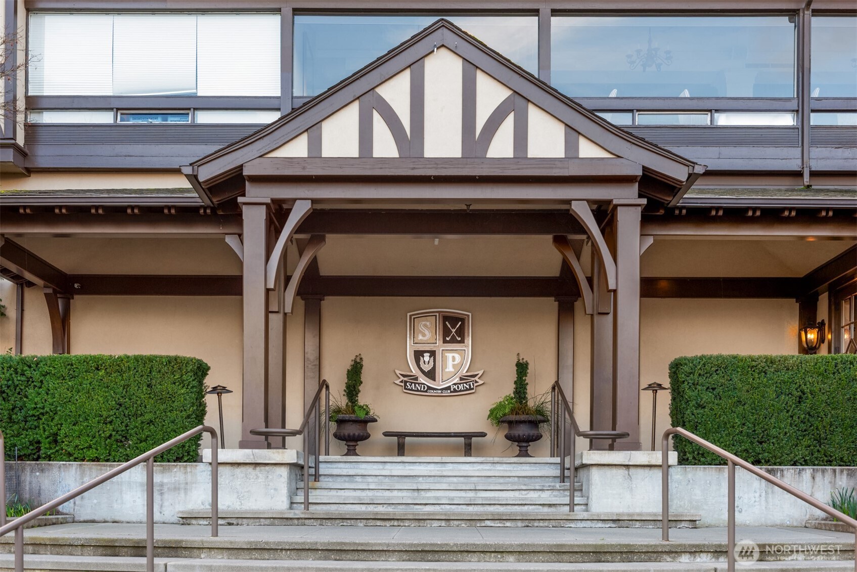 8046 Fairway Drive NE