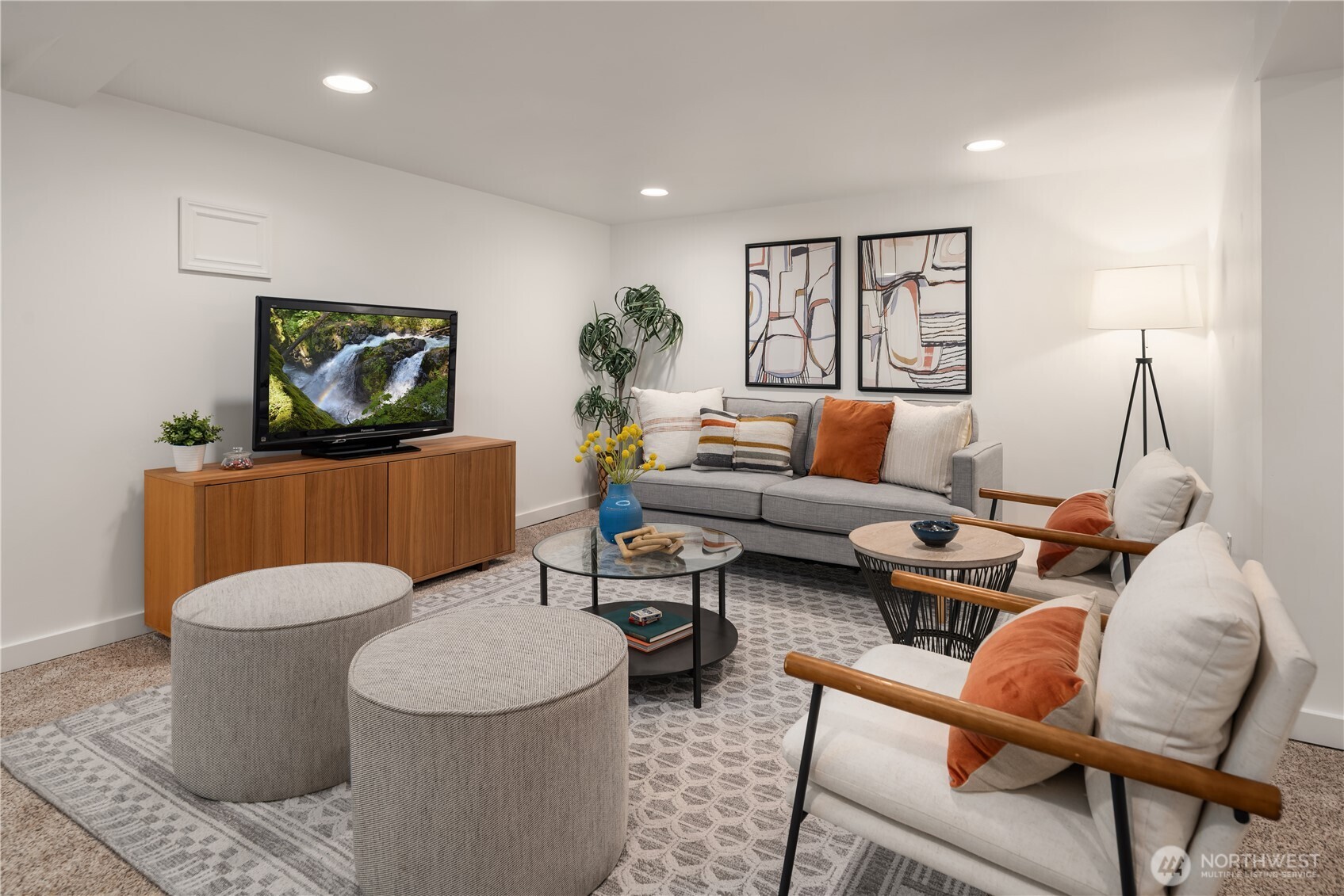 8046 Fairway Drive NE