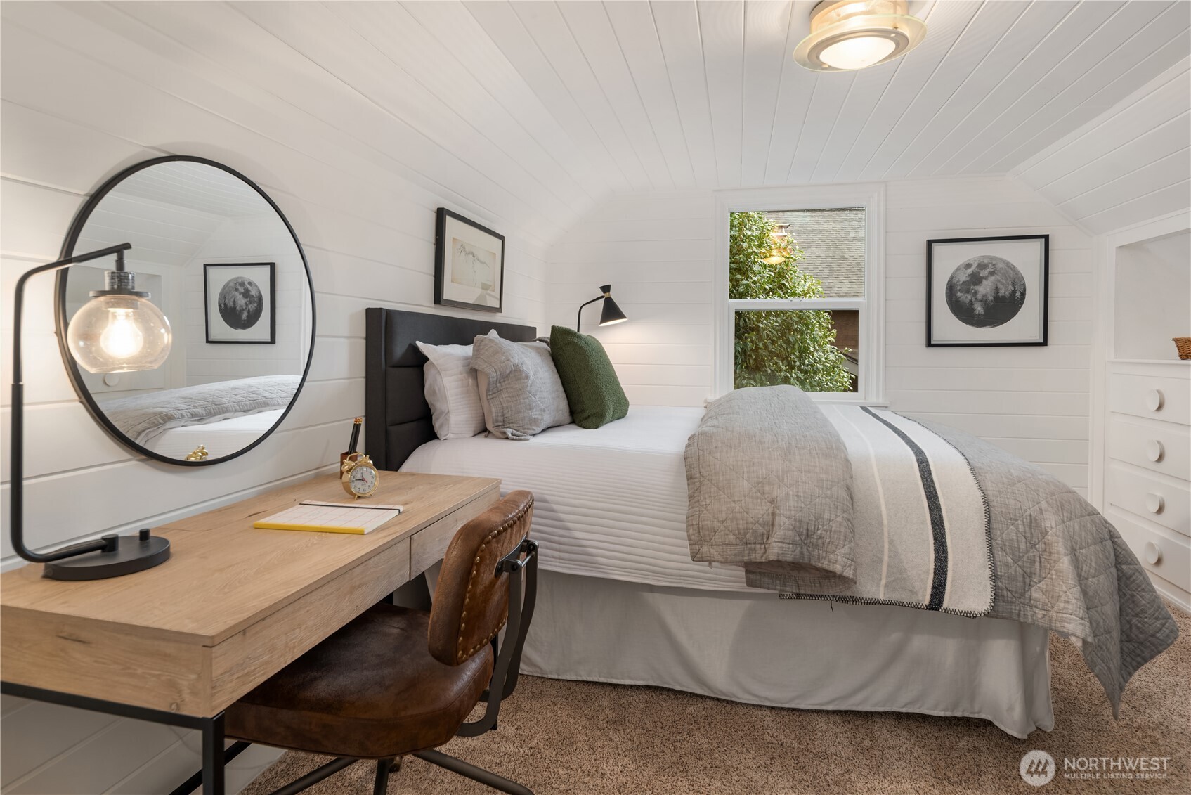 8046 Fairway Drive NE