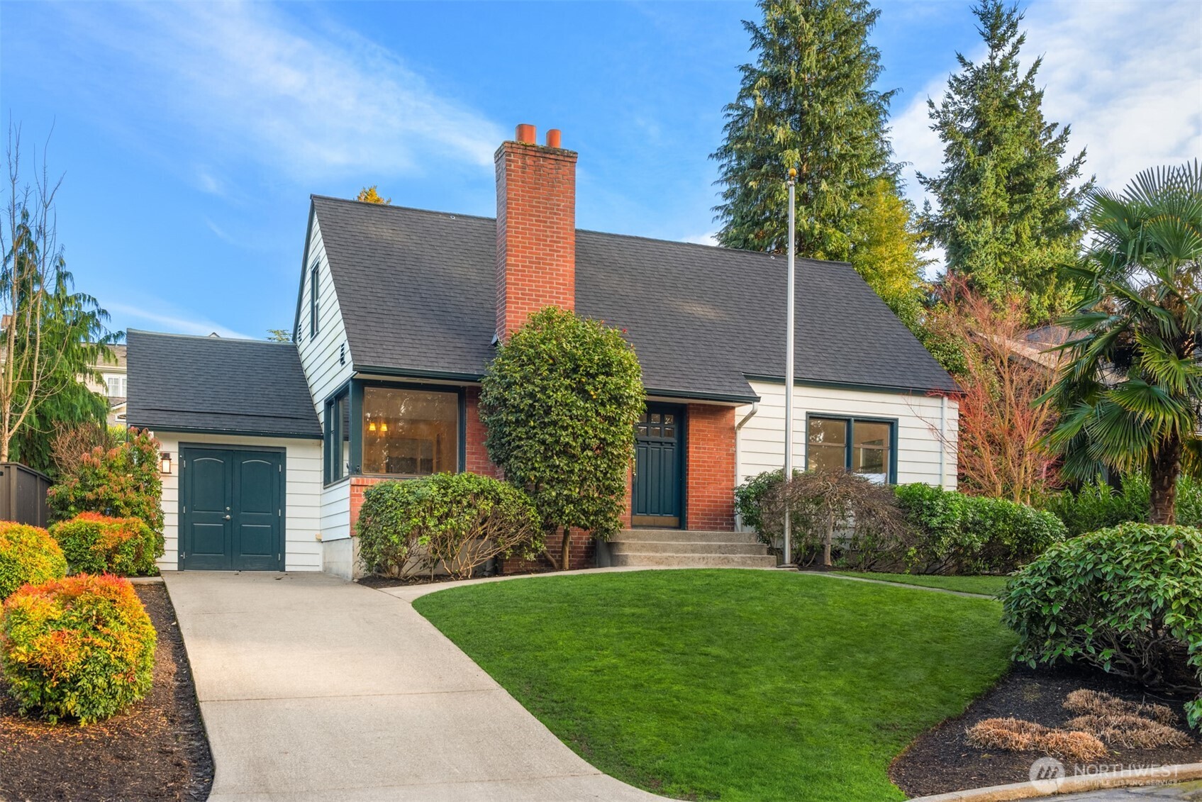 8046 Fairway Drive NE