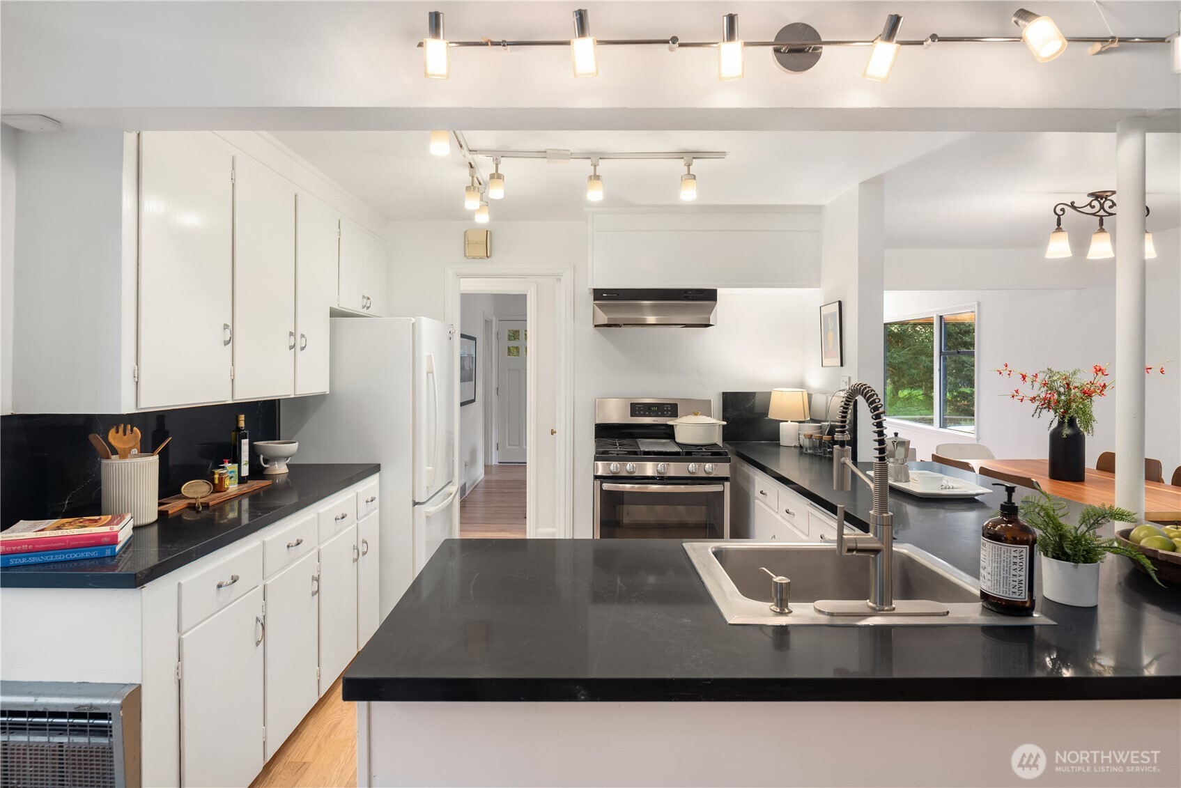 8046 Fairway Drive NE