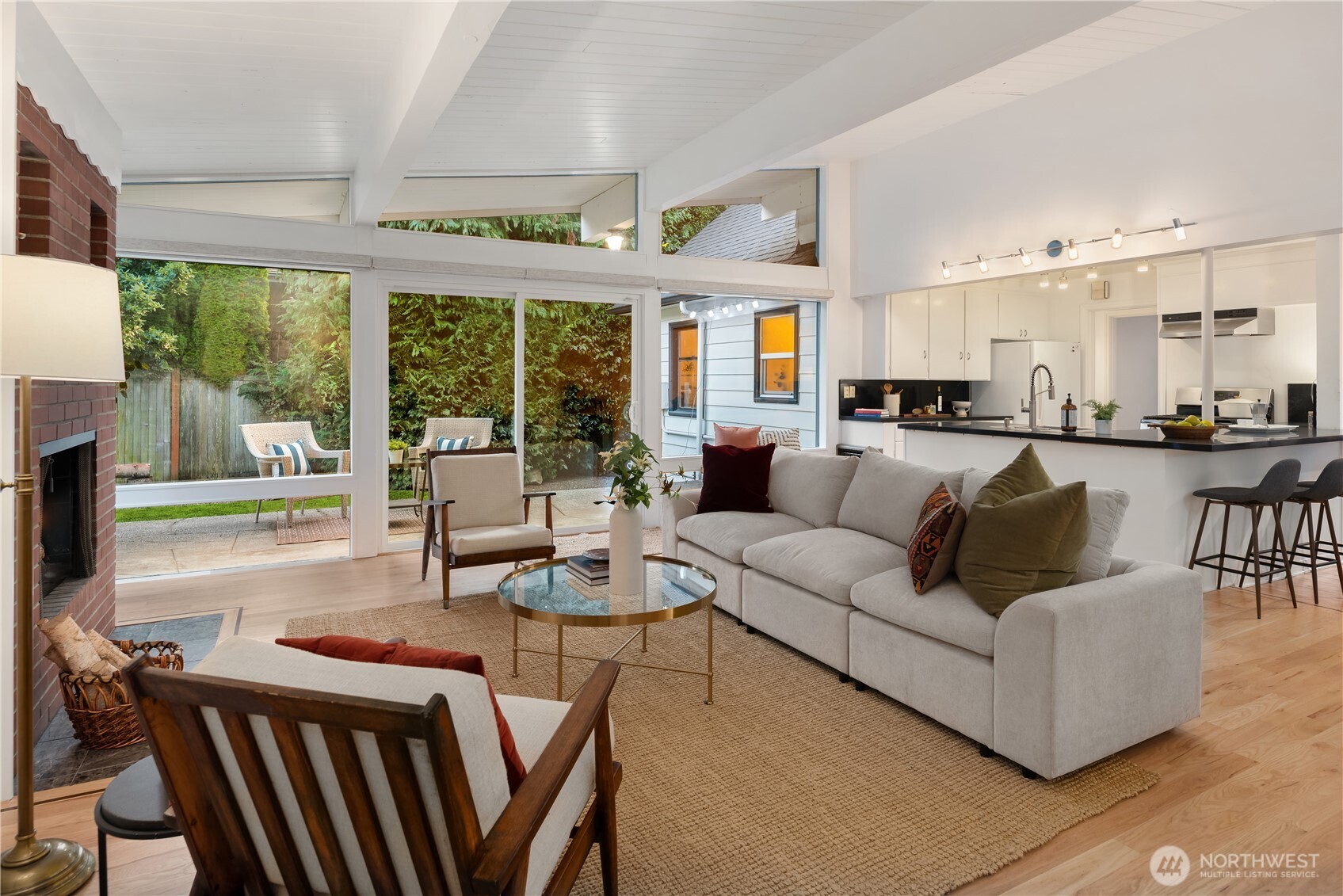 8046 Fairway Drive NE