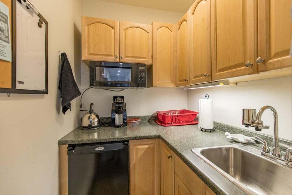 37 Western Avenue, 1