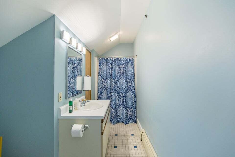 37 Western Avenue, 1