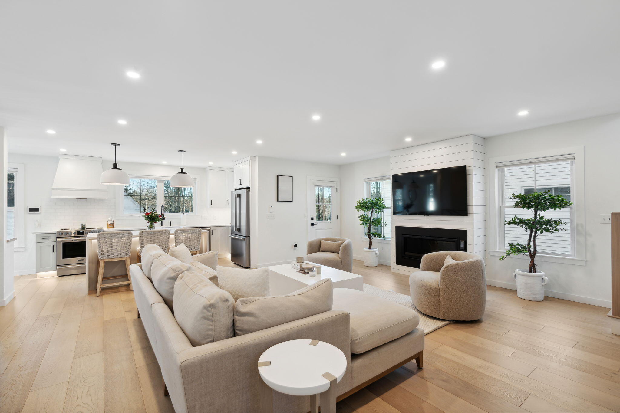 284 Bradley Street, 2