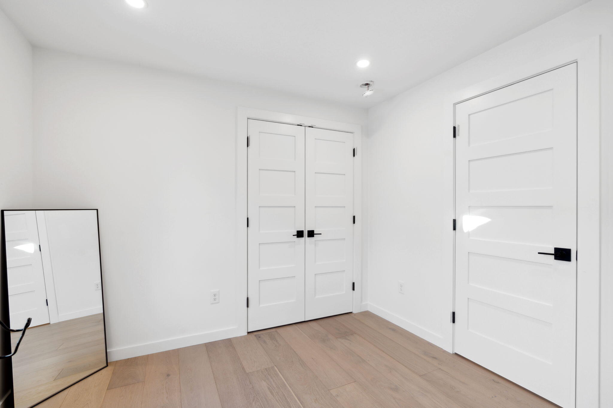 284 Bradley Street, 2