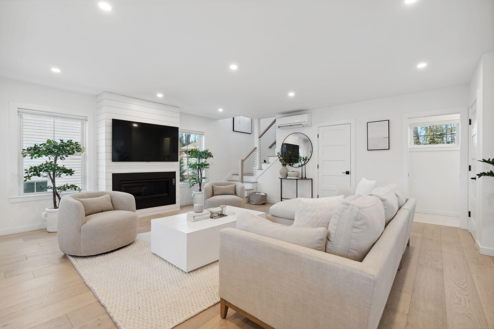 284 Bradley Street, 2