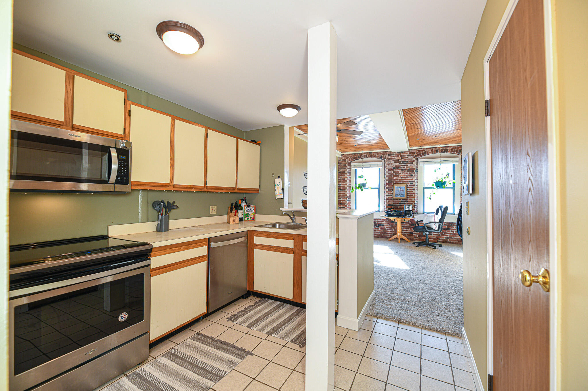 1 Island Terrace, 317