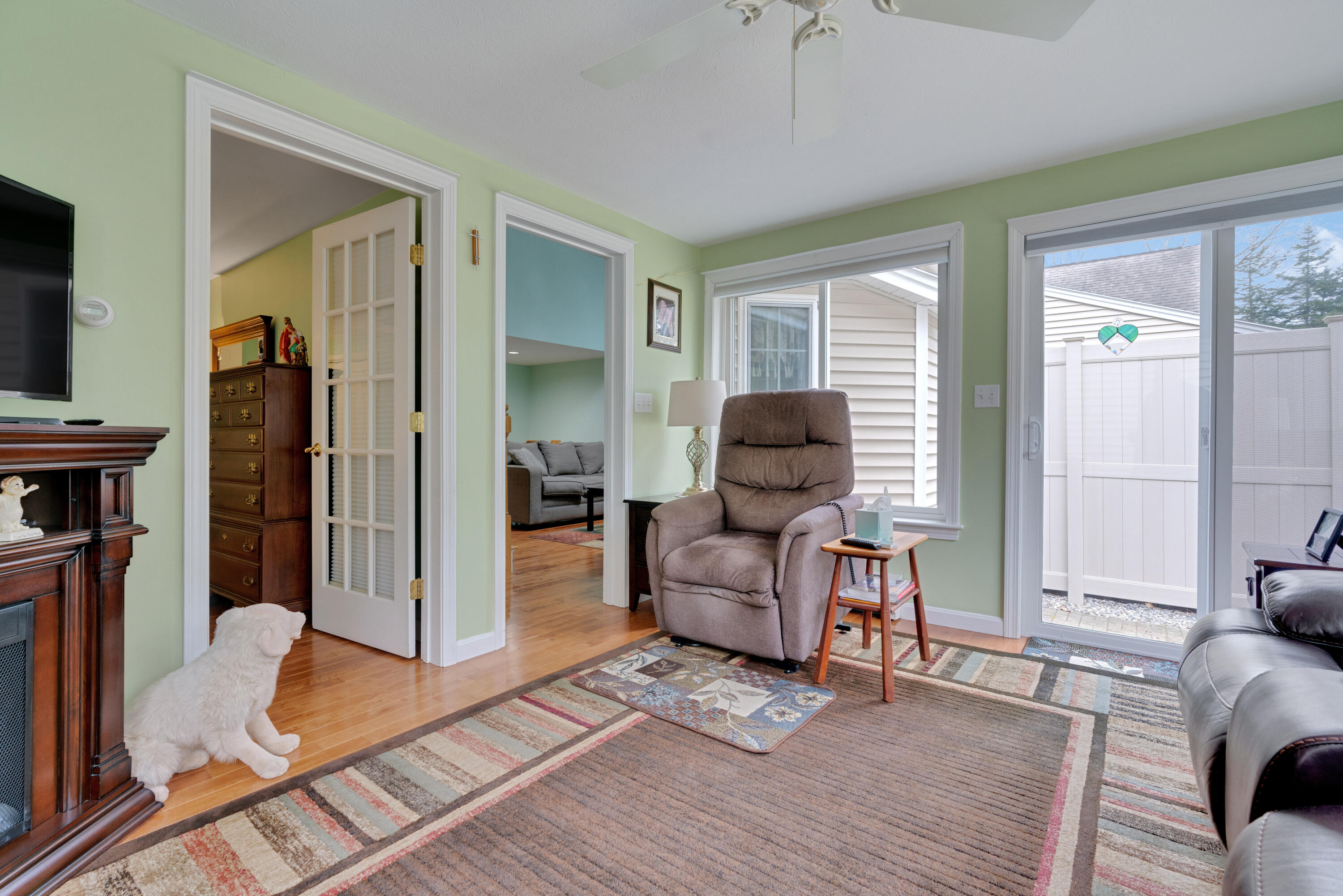 10 Sterling Drive, 10