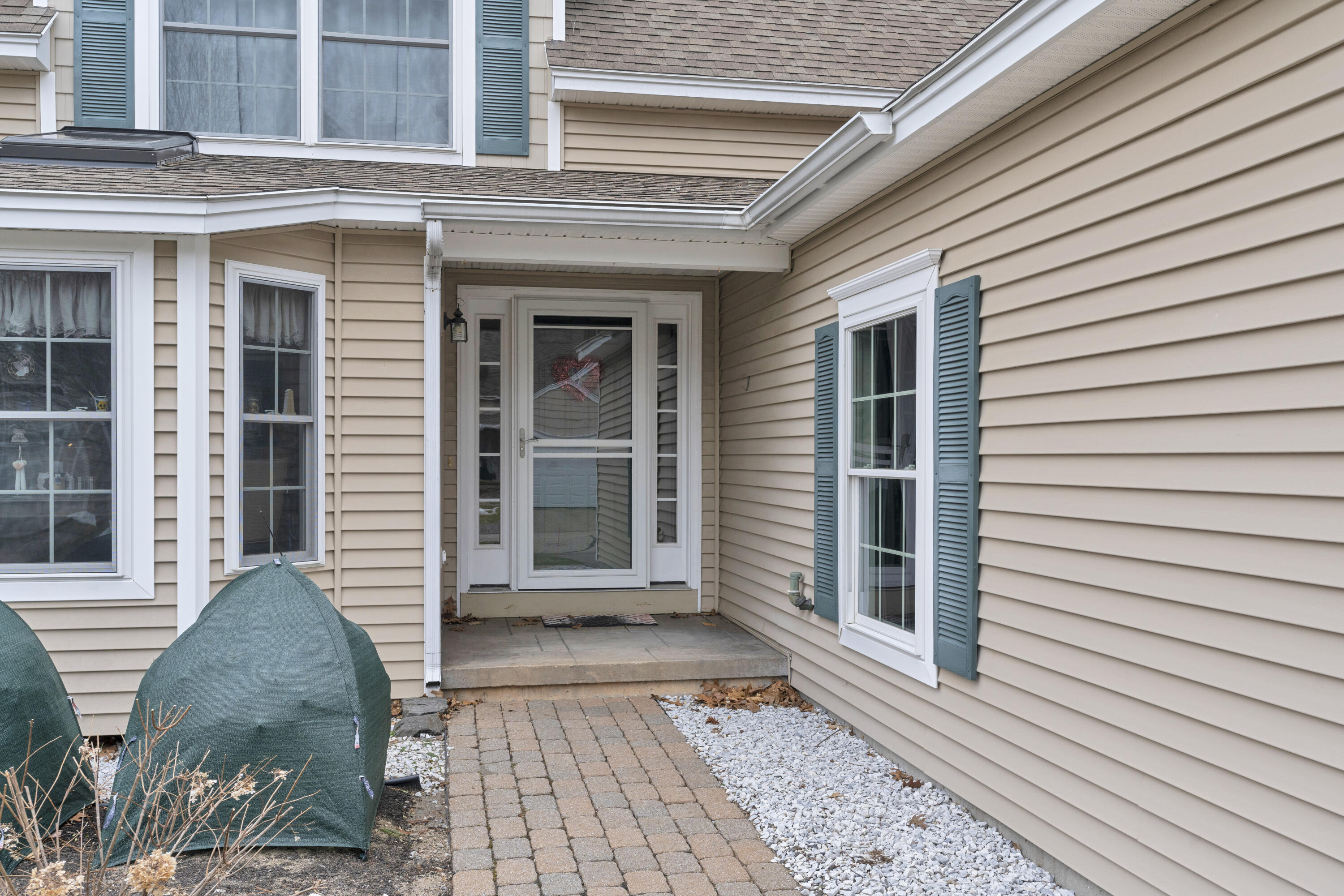 10 Sterling Drive, 10