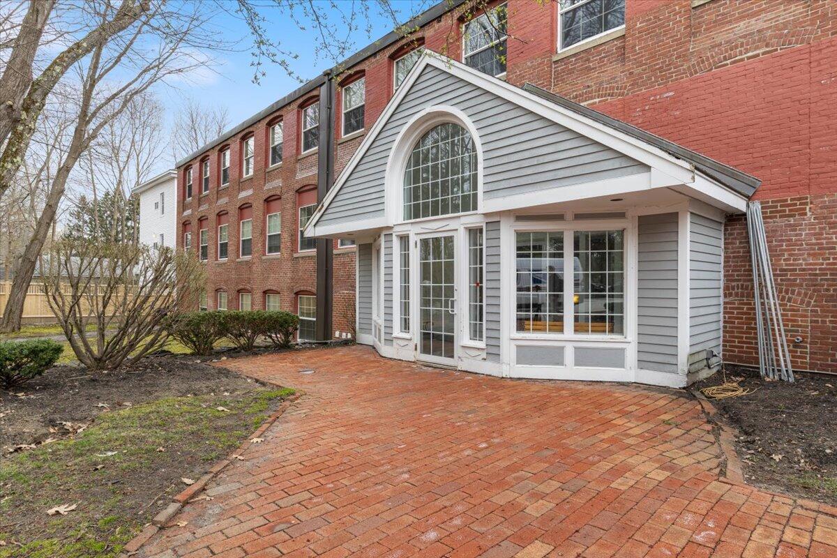 45 Western Avenue, 301