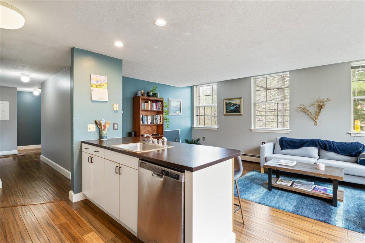 45 Western Avenue, 301