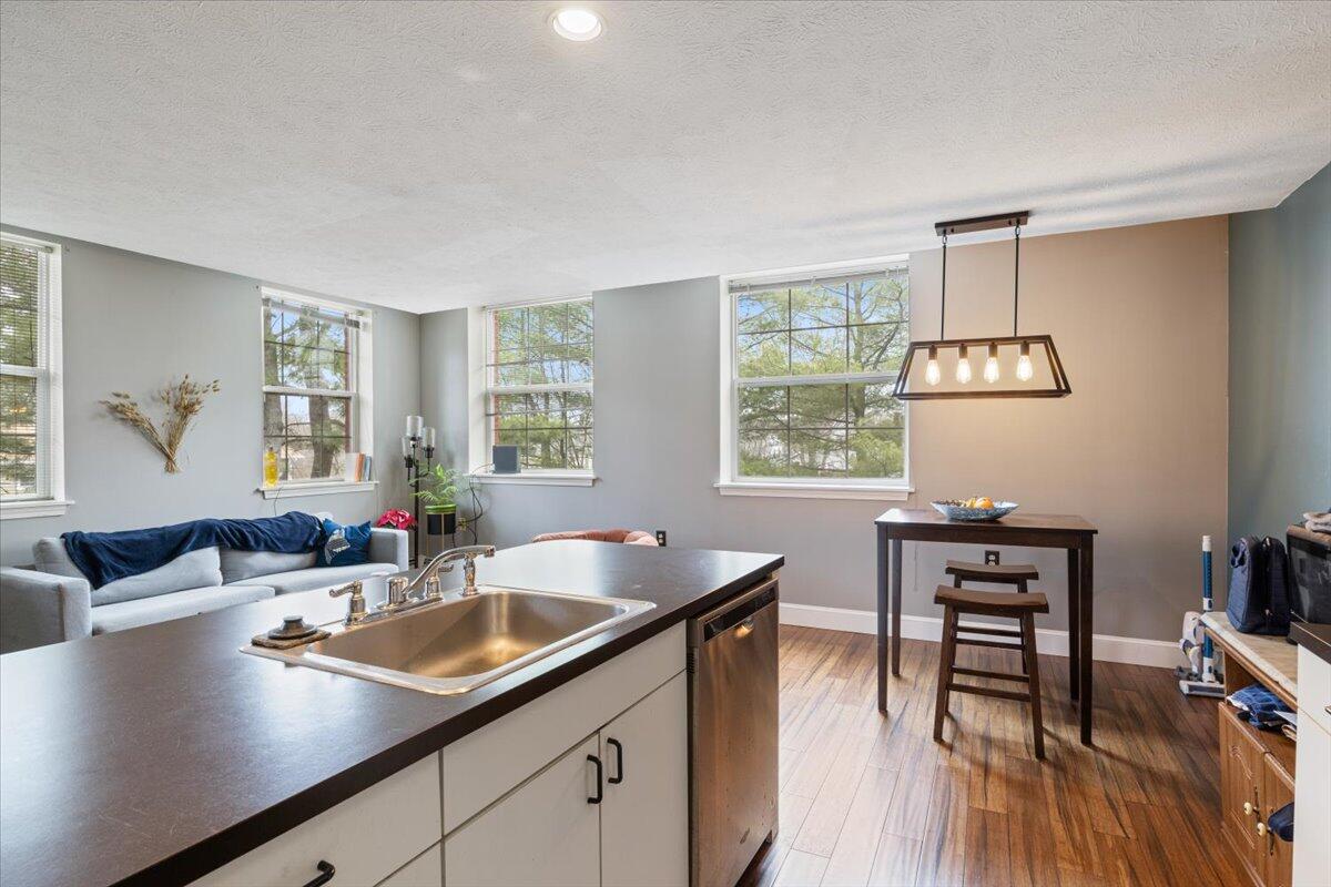 45 Western Avenue, 301