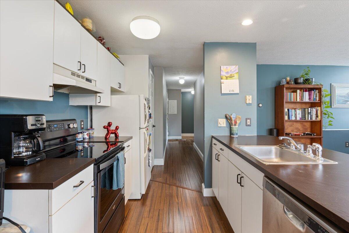 45 Western Avenue, 301