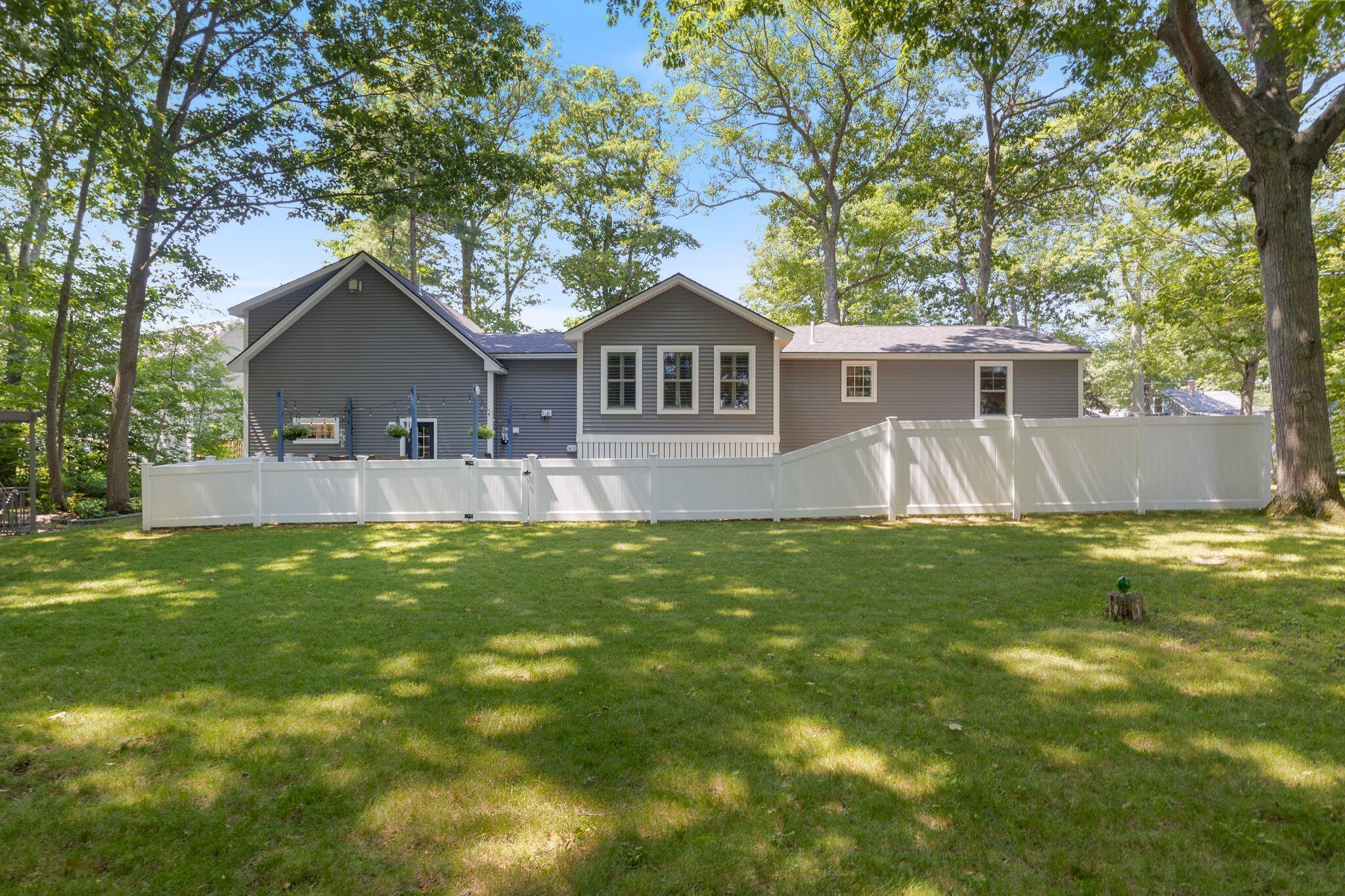 6 Bower Lane