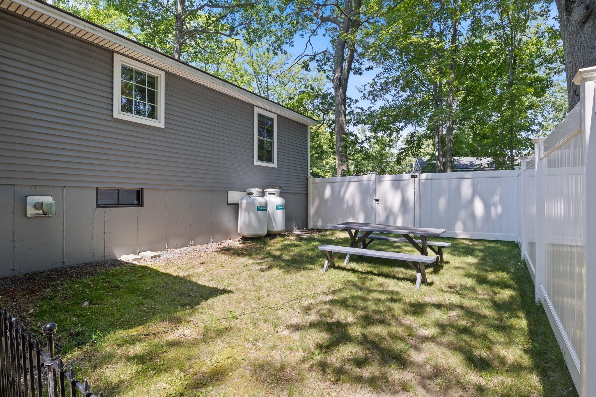 6 Bower Lane