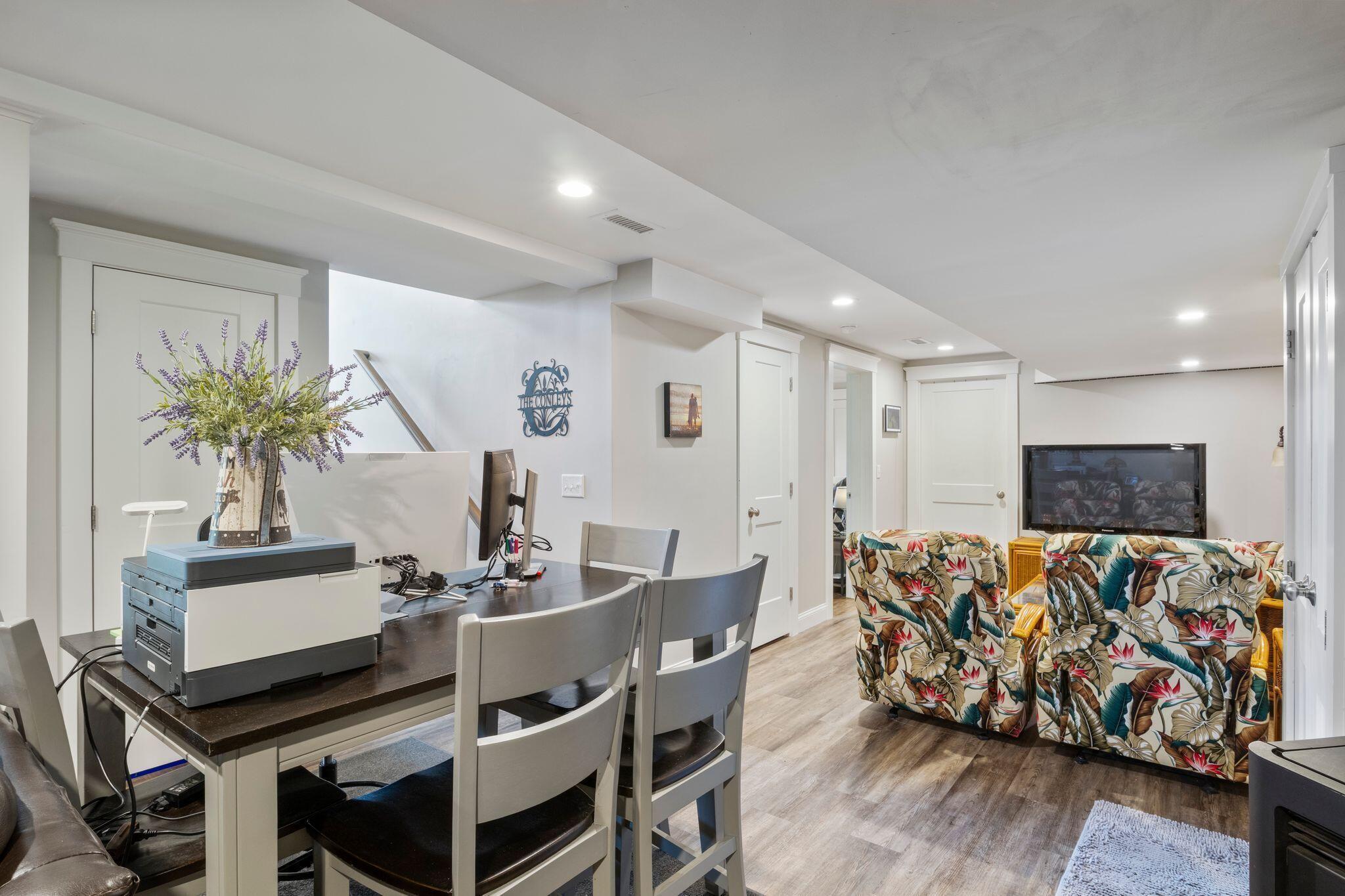 6 Bower Lane