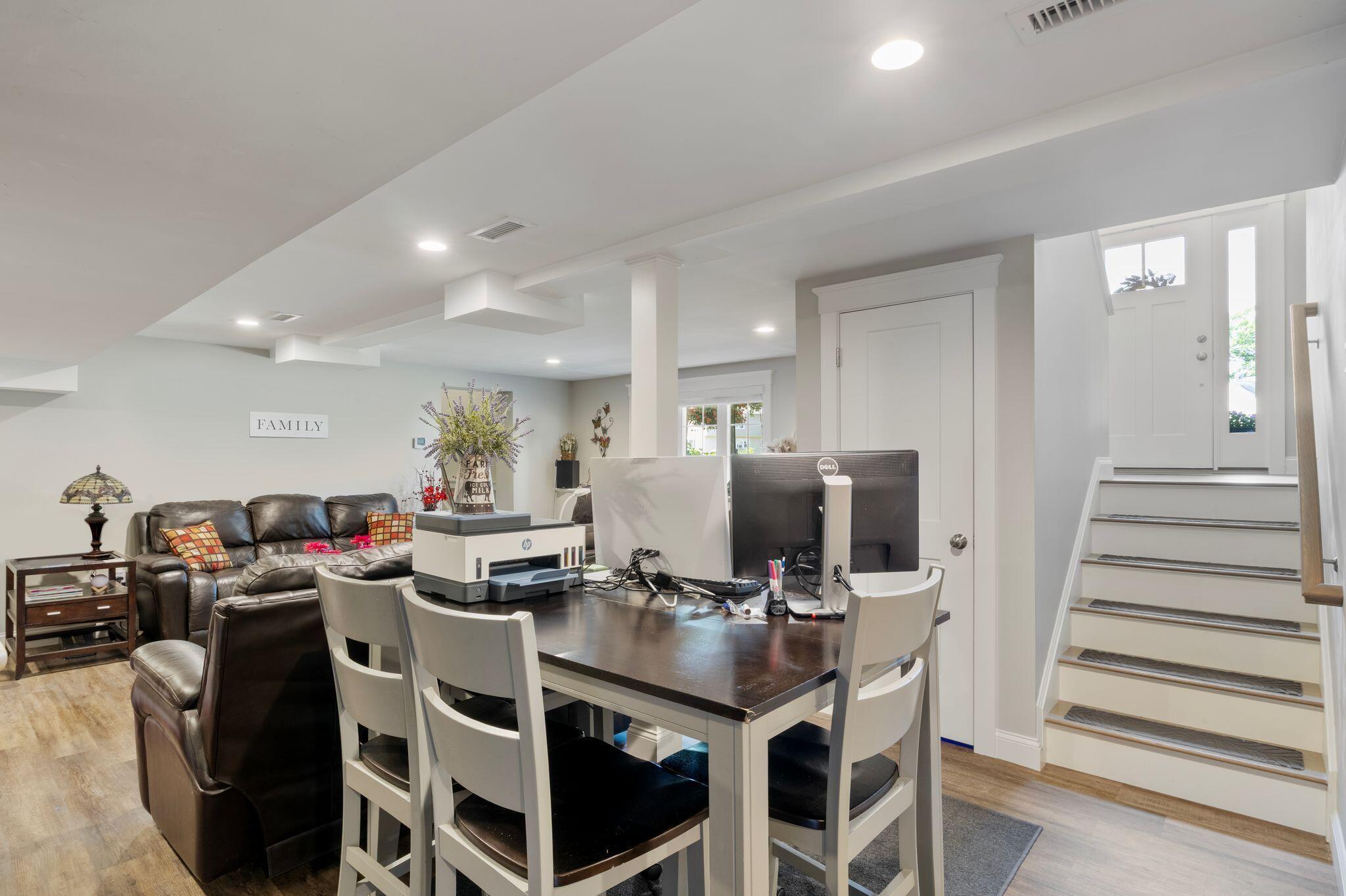 6 Bower Lane