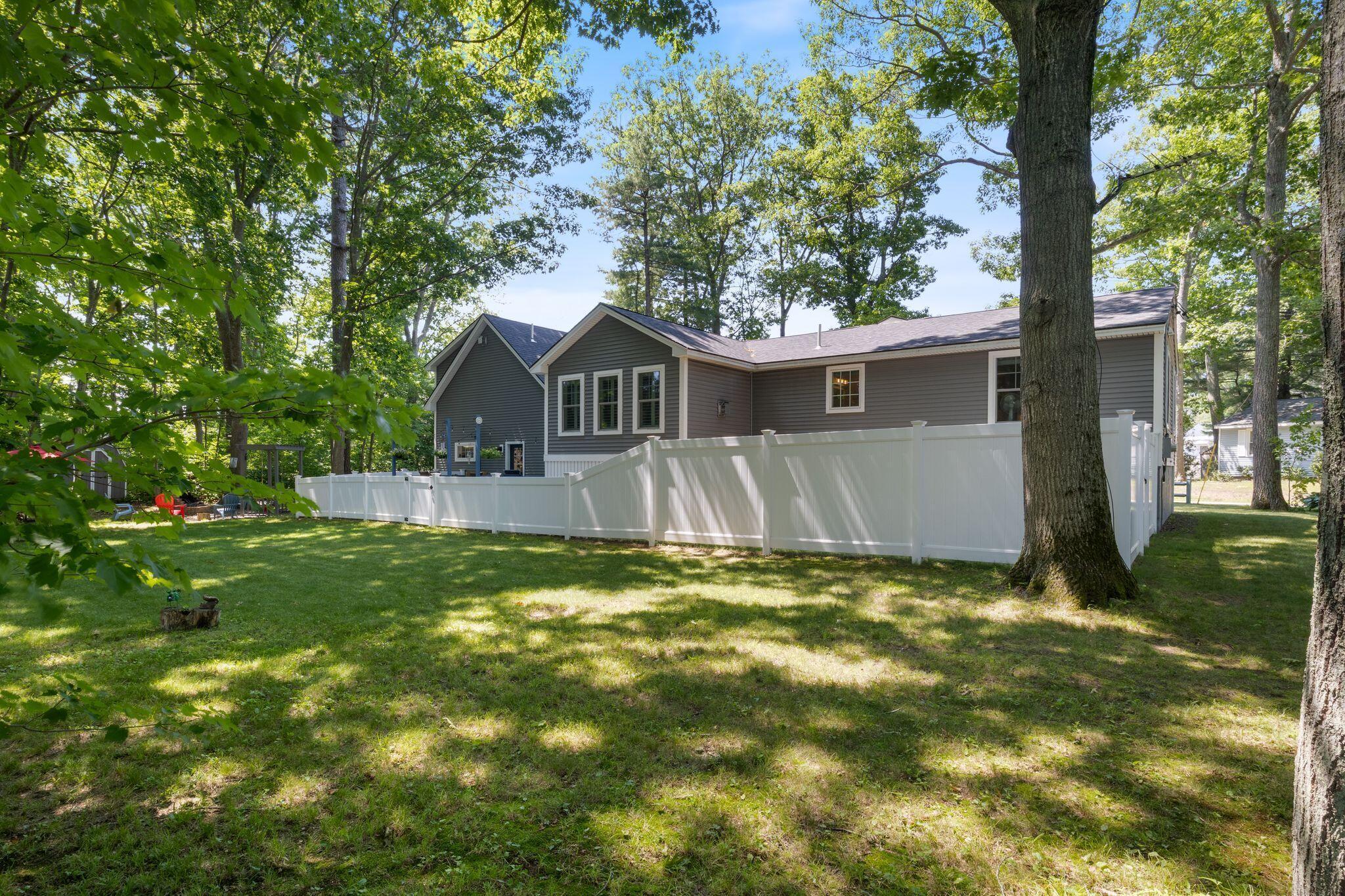 6 Bower Lane
