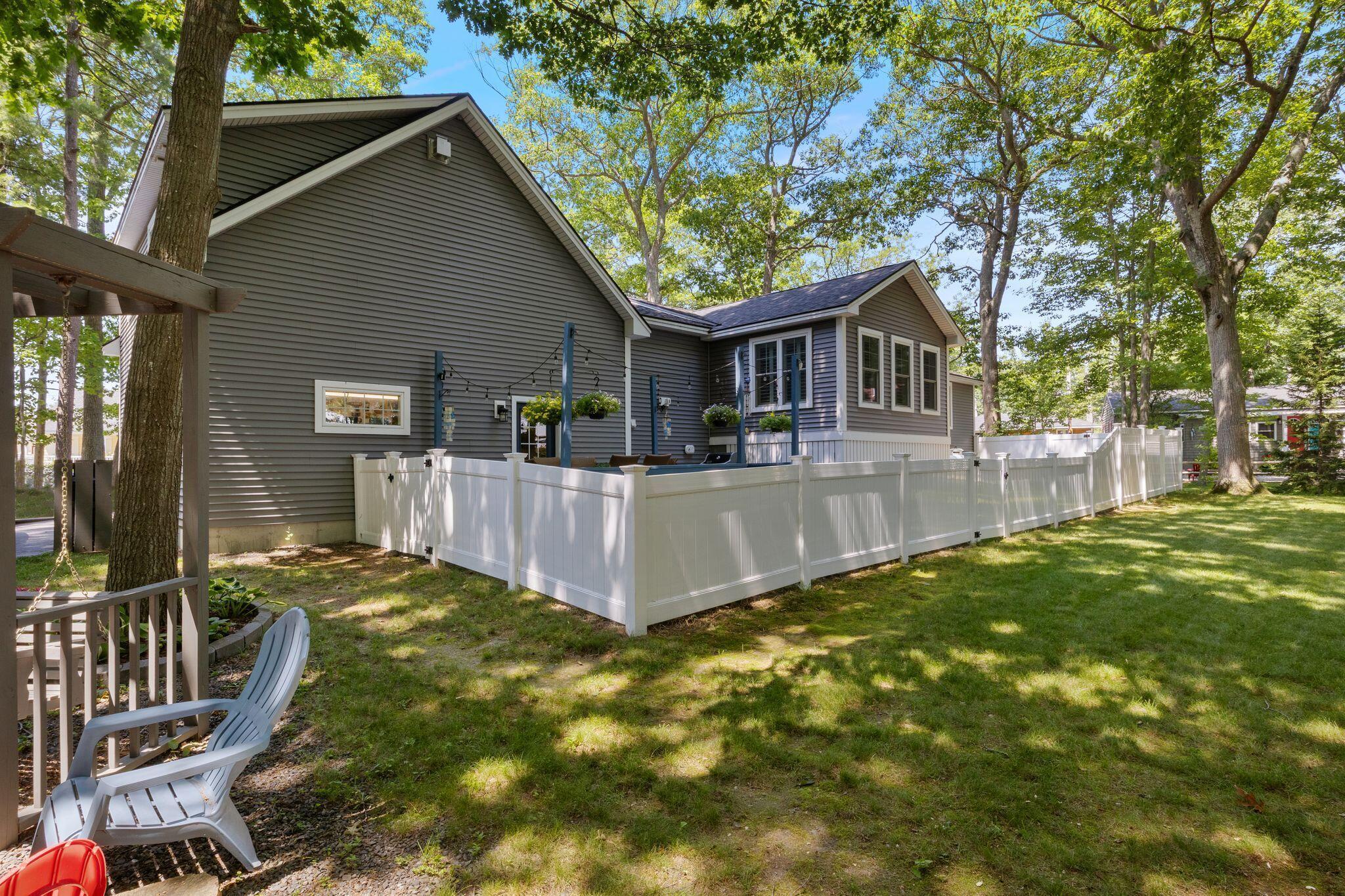 6 Bower Lane