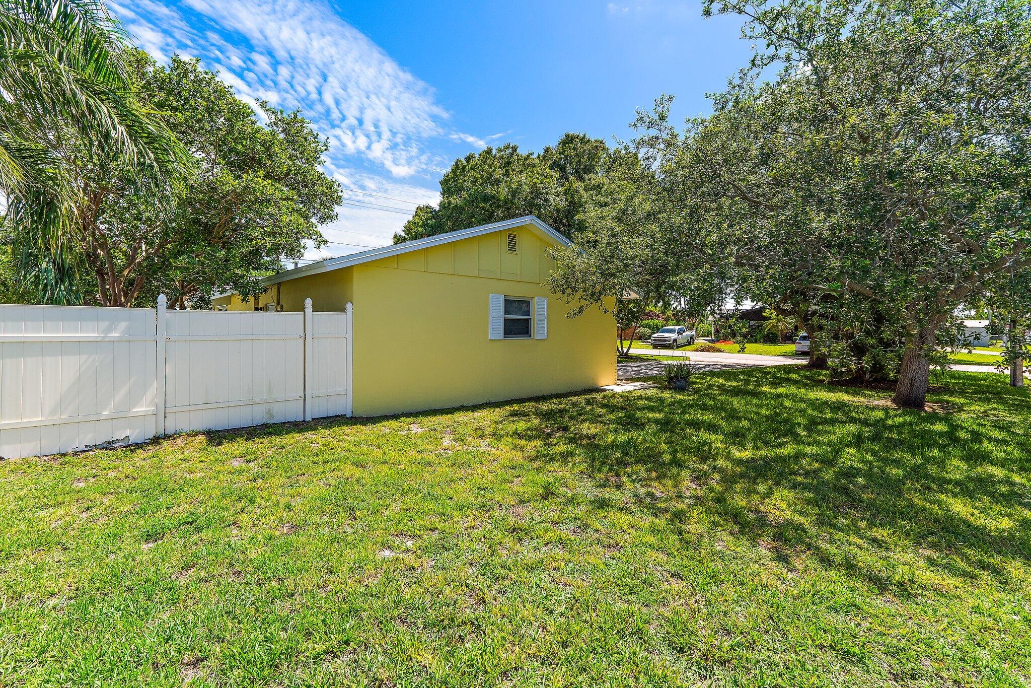 678 Riverside Drive