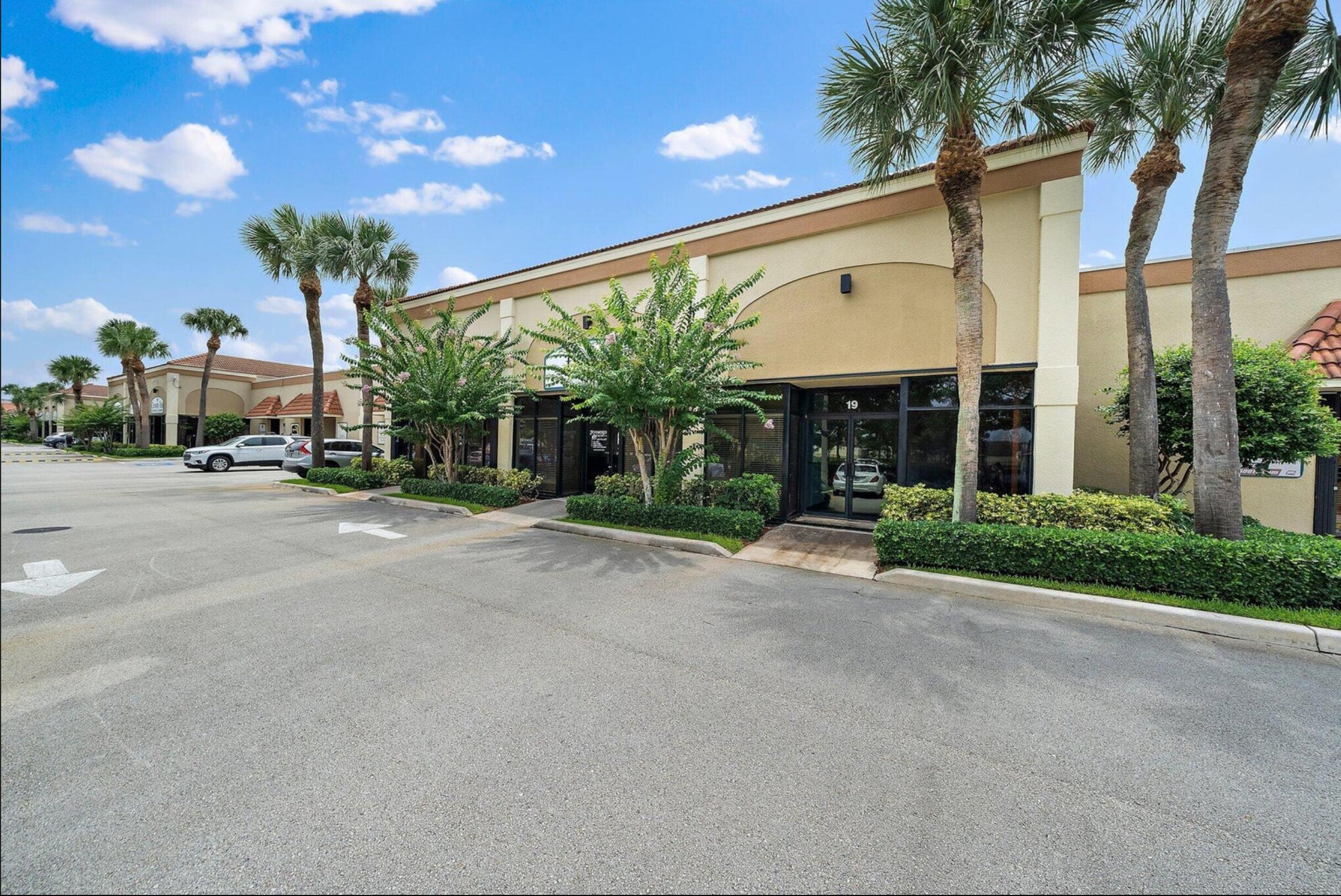 801 Maplewood Drive Unit: 19