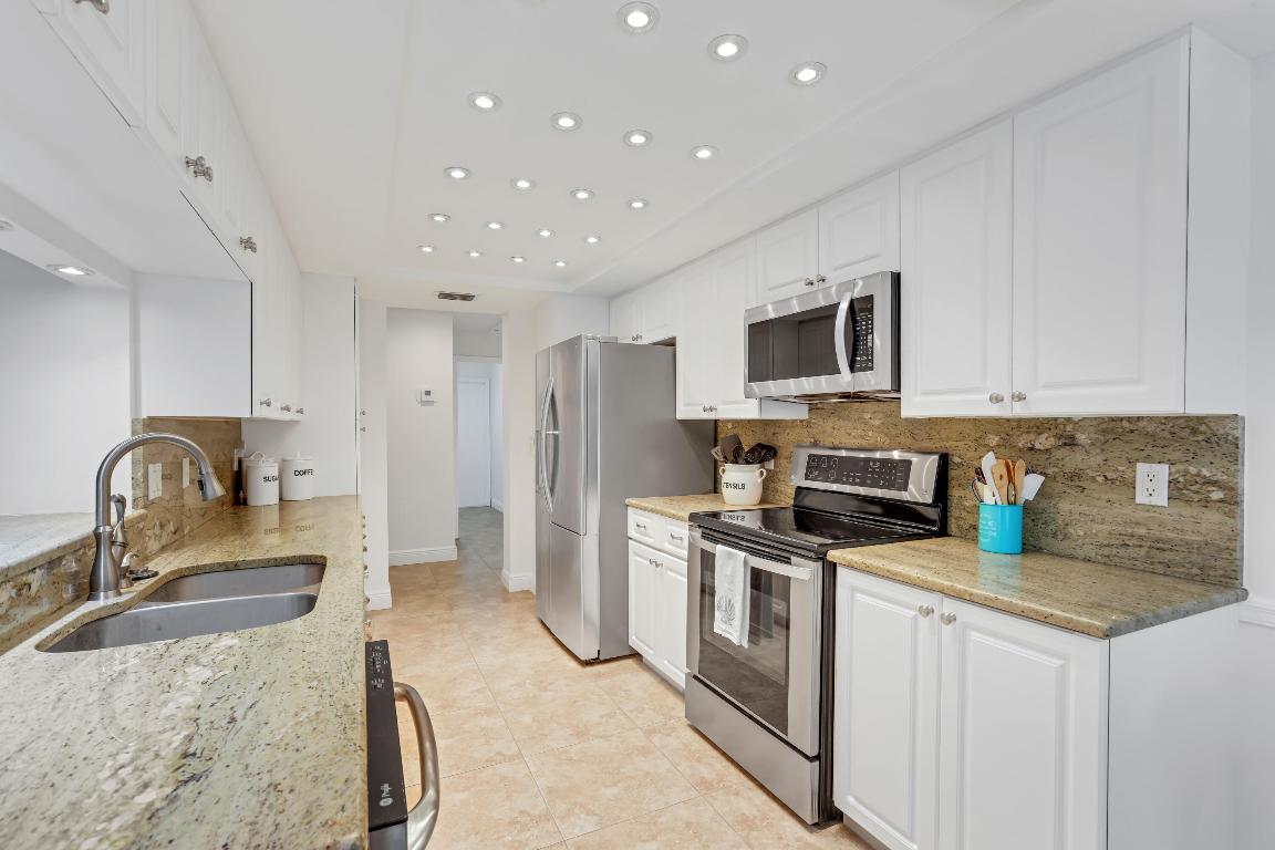 6565 Winding Lake Drive