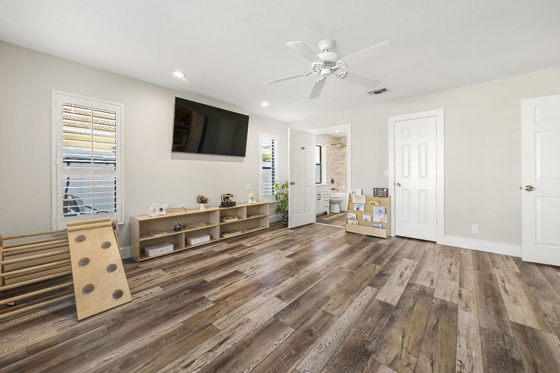 6268 Robinson Street