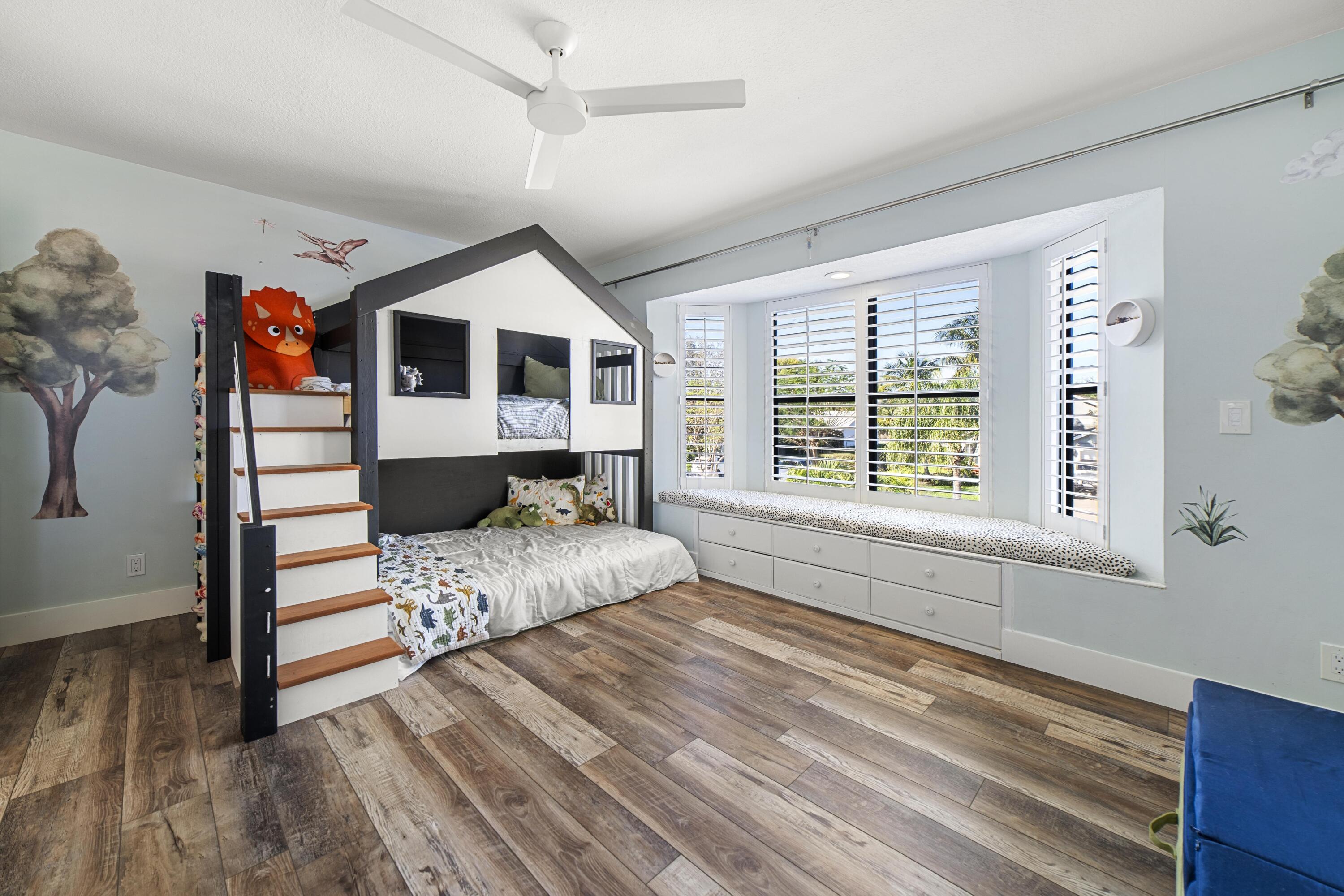 6268 Robinson Street