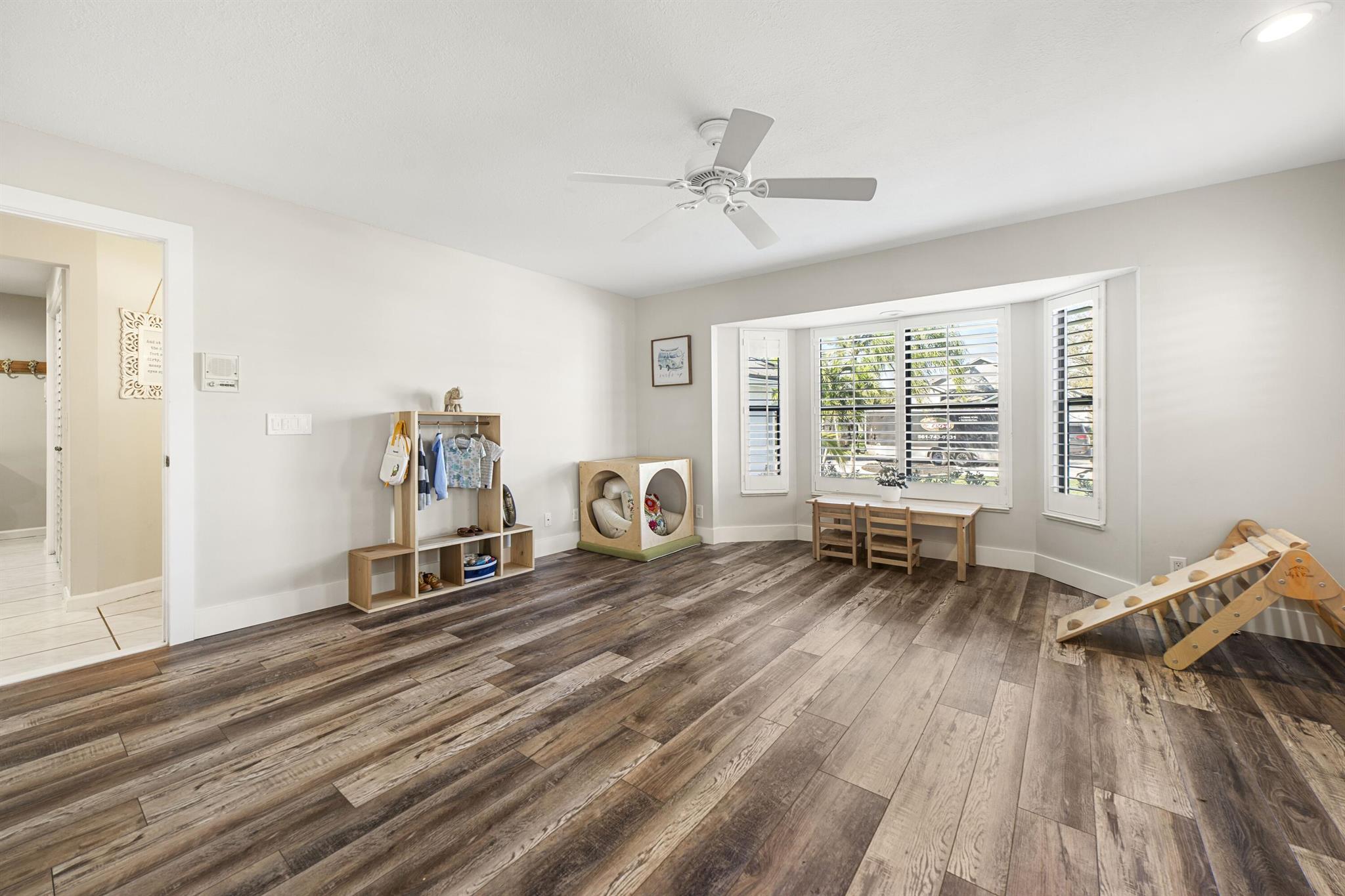 6268 Robinson Street