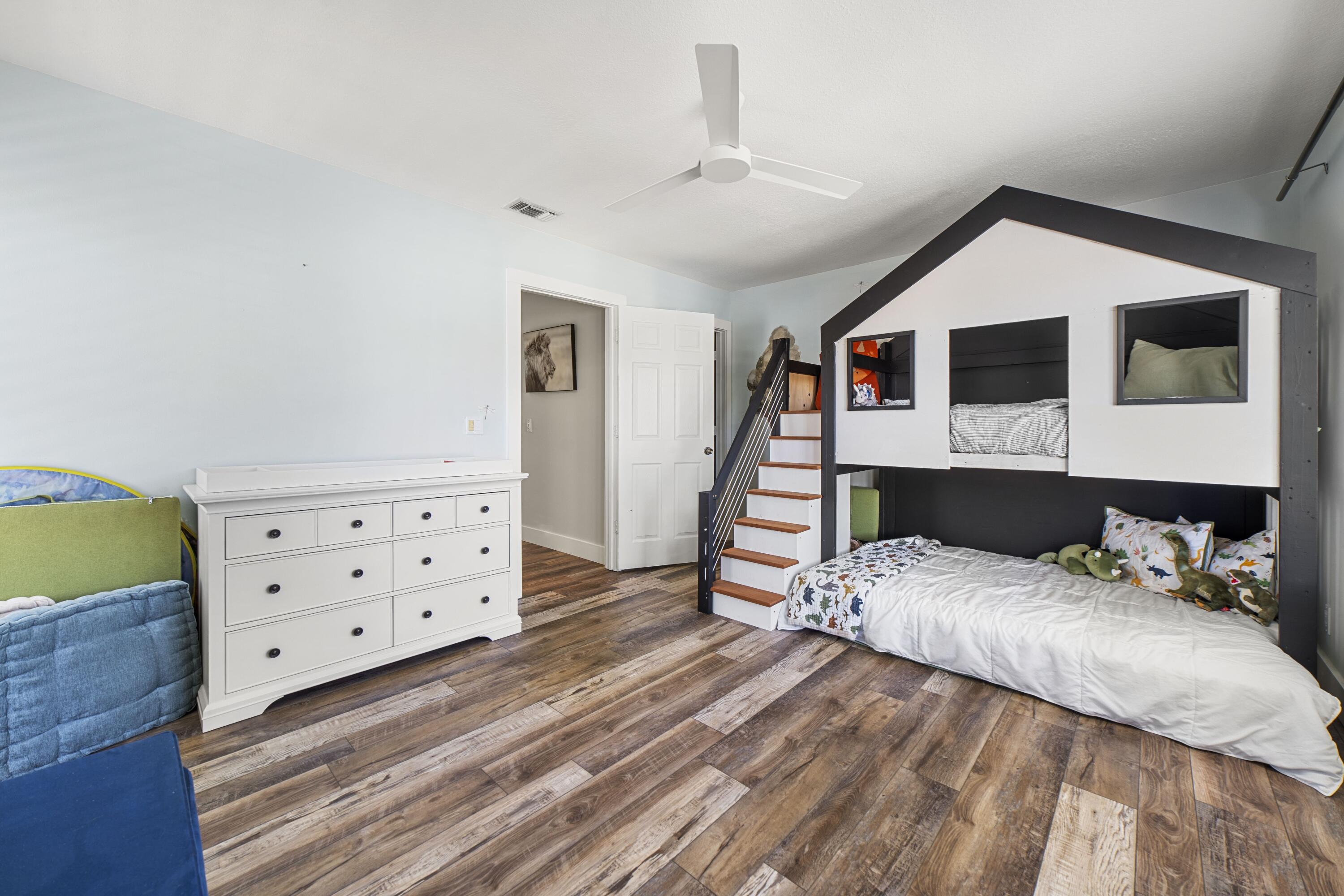 6268 Robinson Street