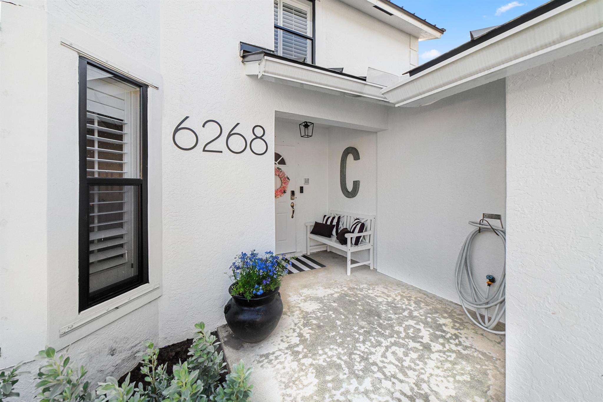 6268 Robinson Street