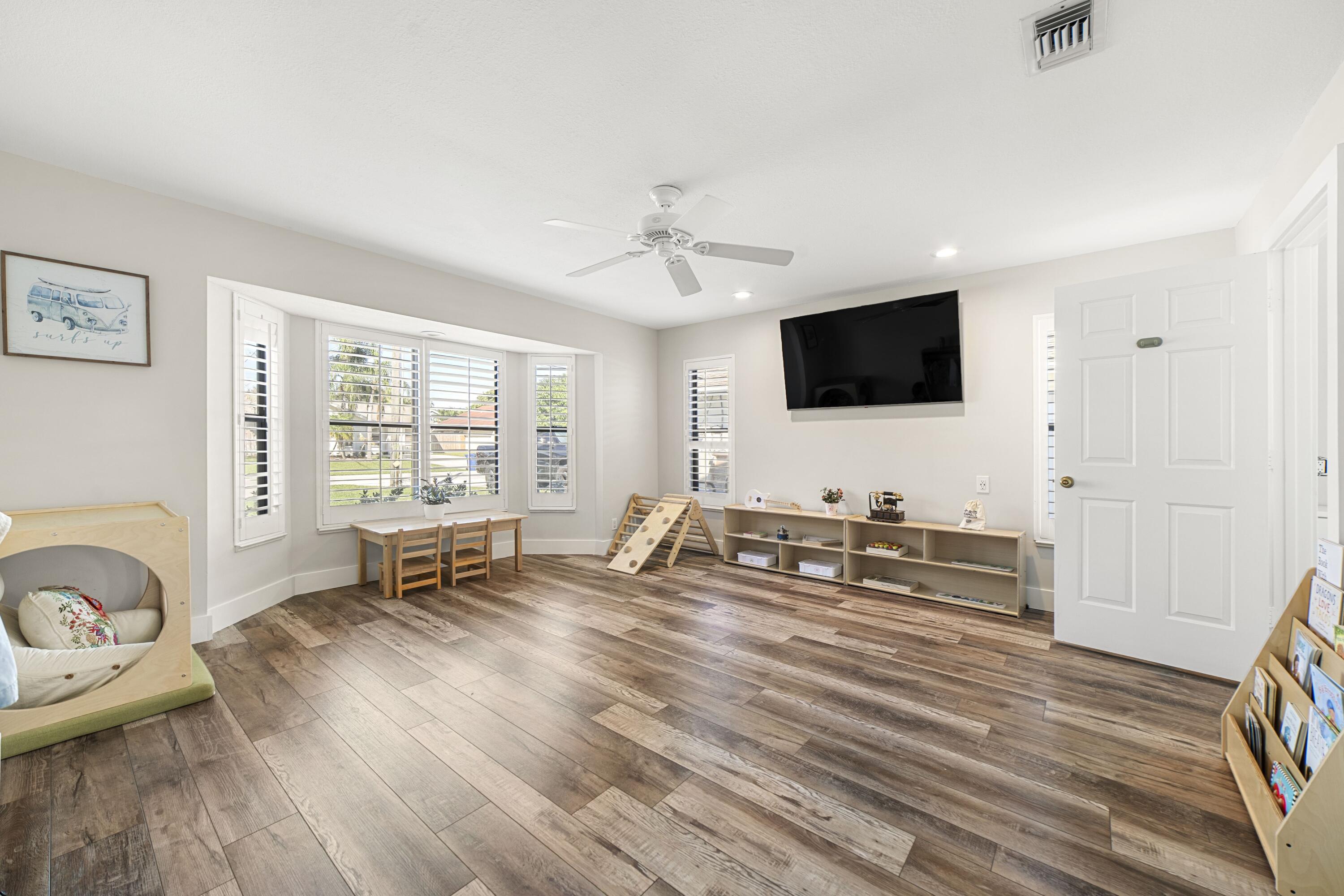 6268 Robinson Street