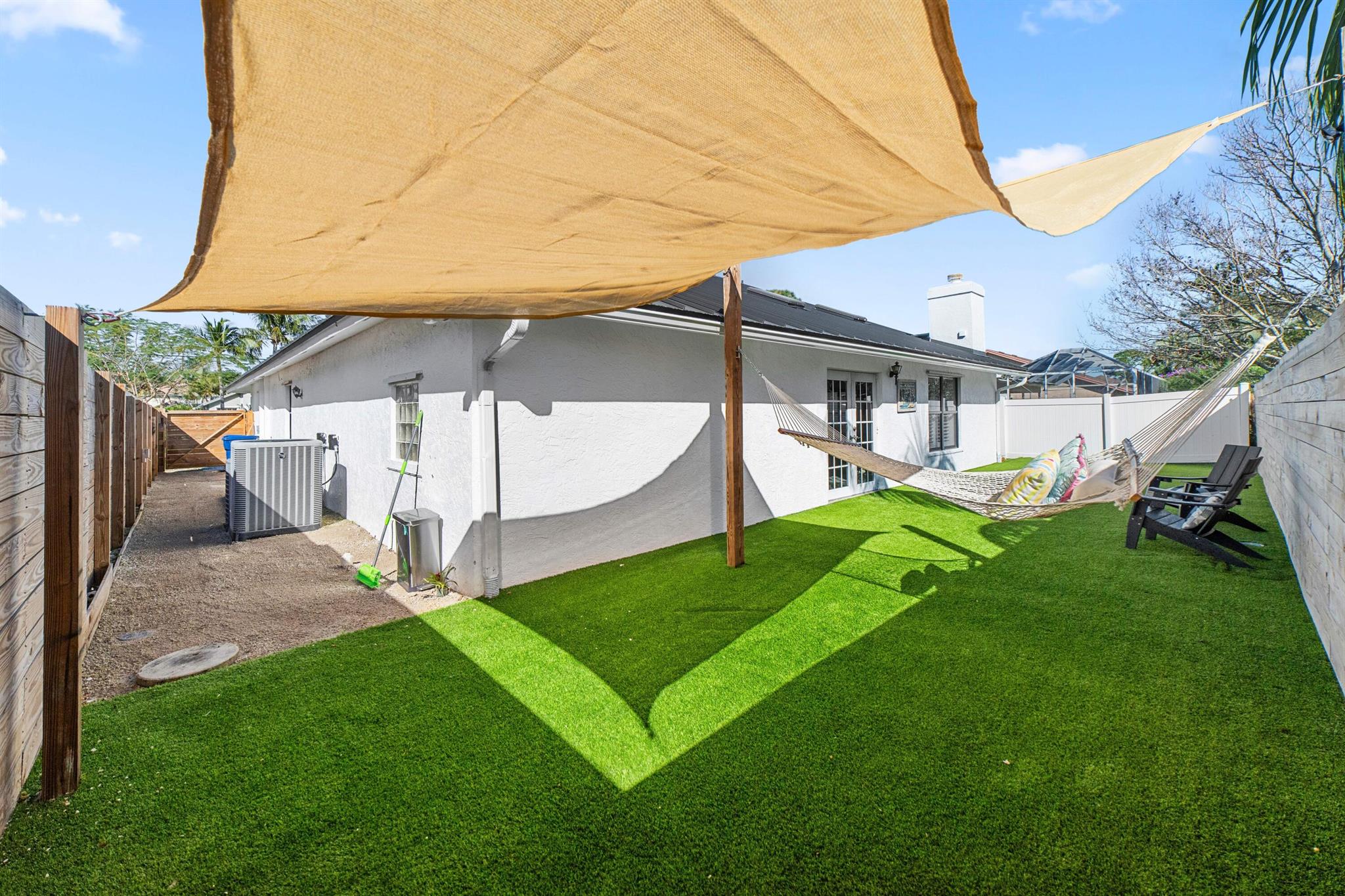 6268 Robinson Street