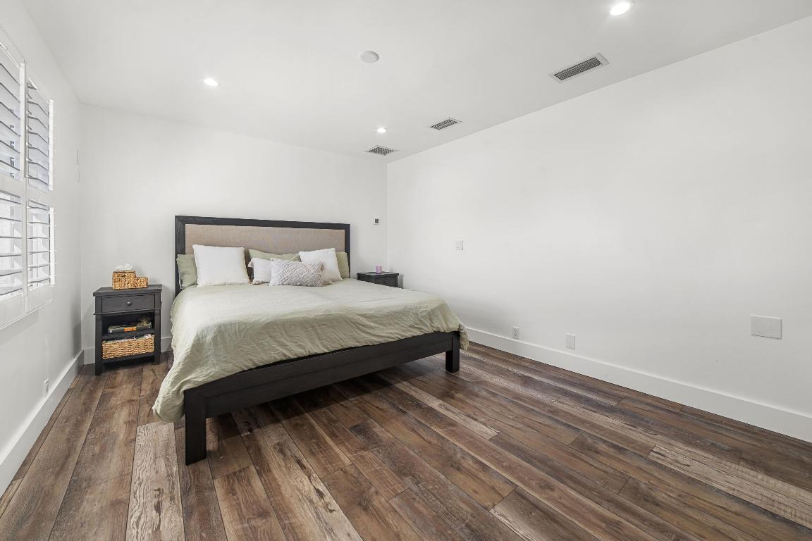 6268 Robinson Street