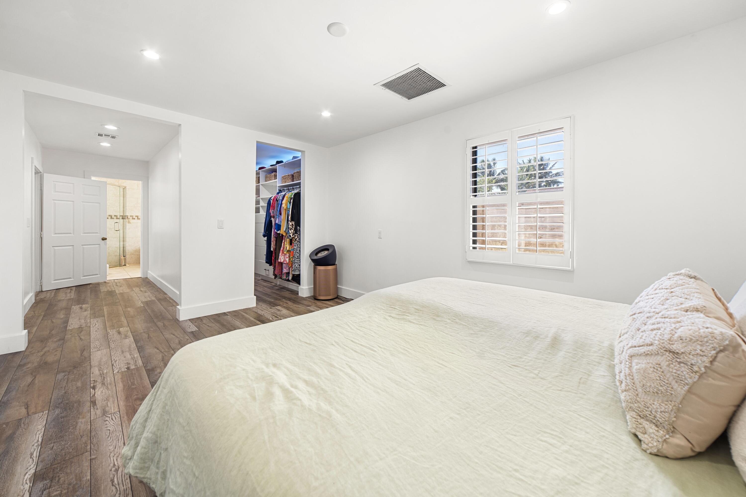 6268 Robinson Street