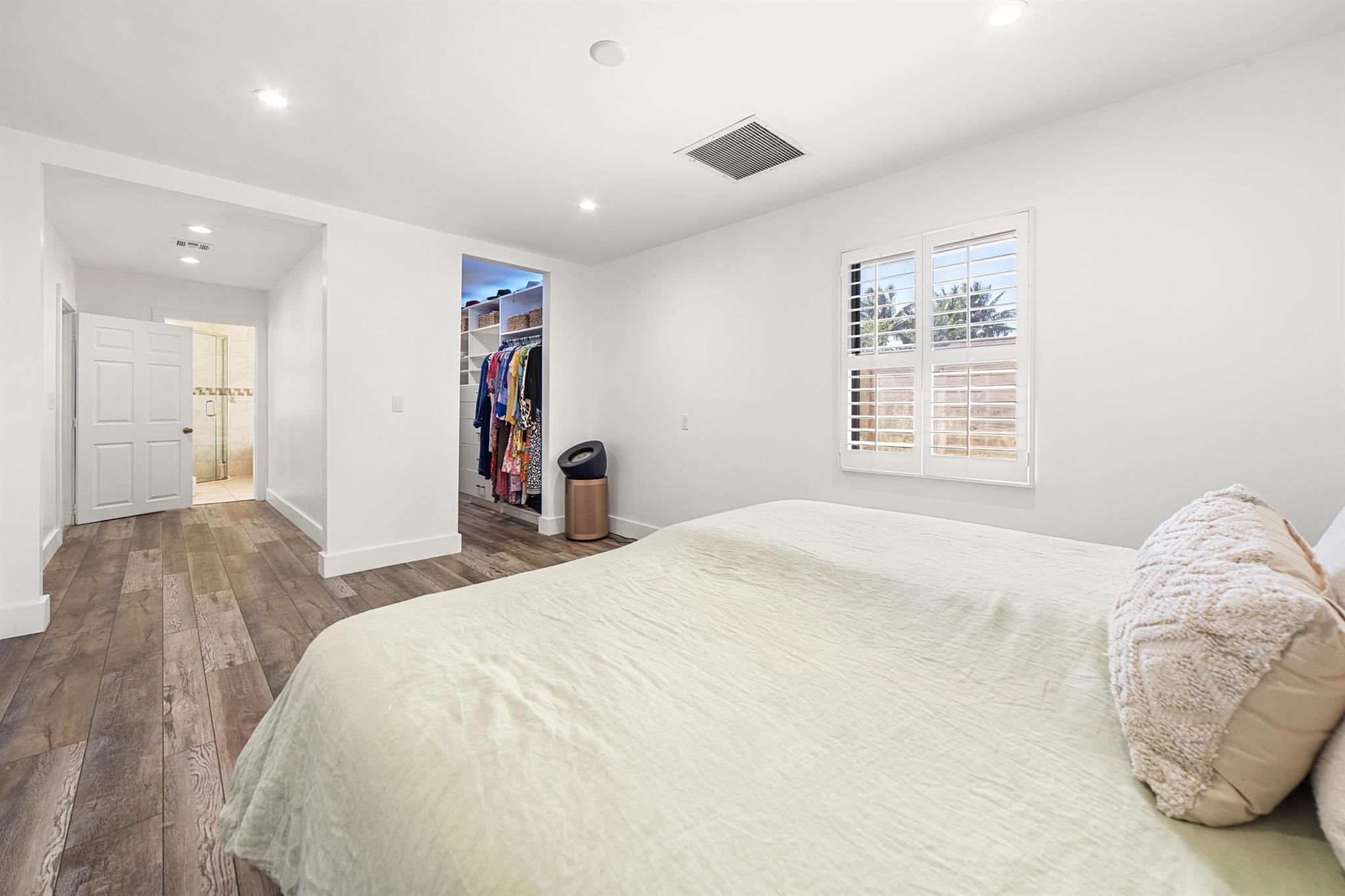 6268 Robinson Street