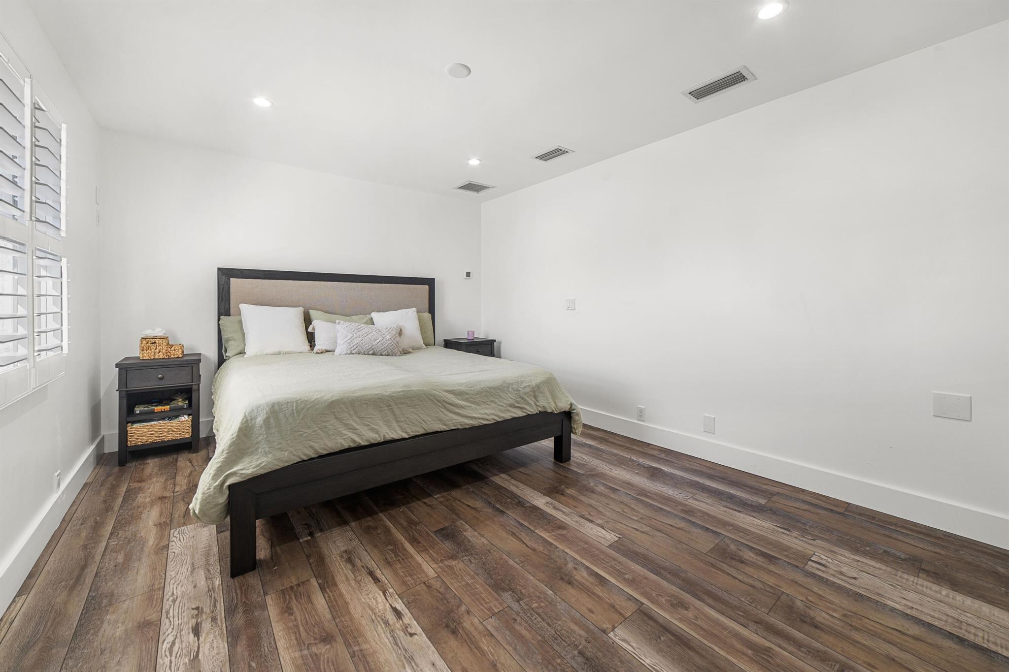 6268 Robinson Street