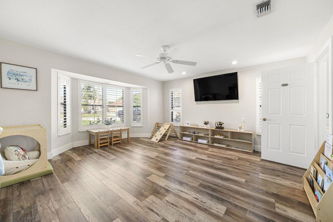 6268 Robinson Street