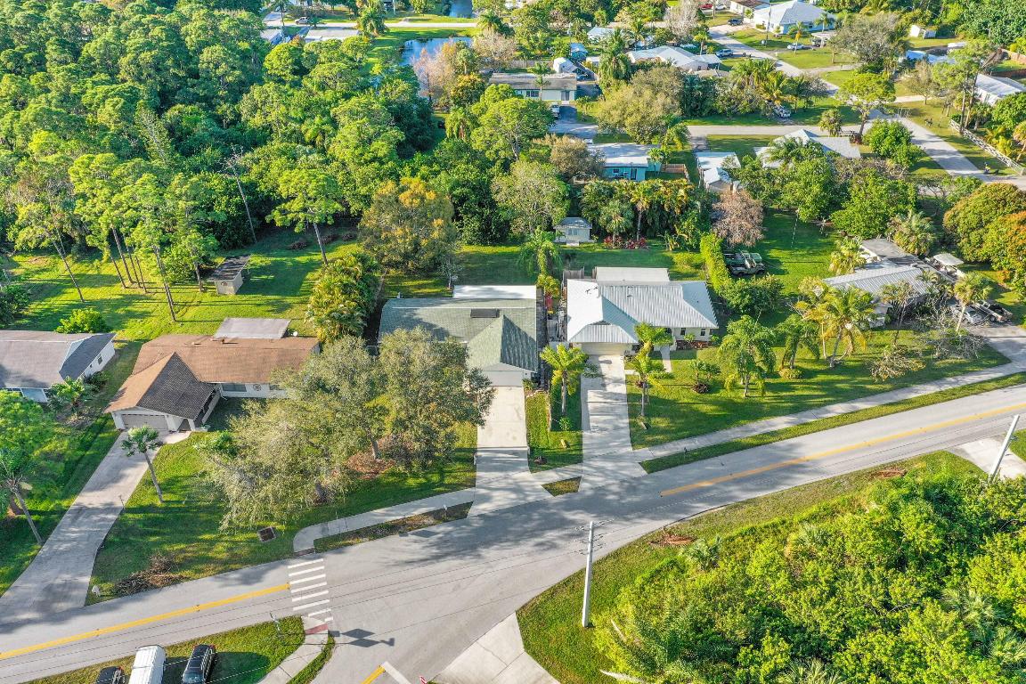 6309 SE Poinciana Lane