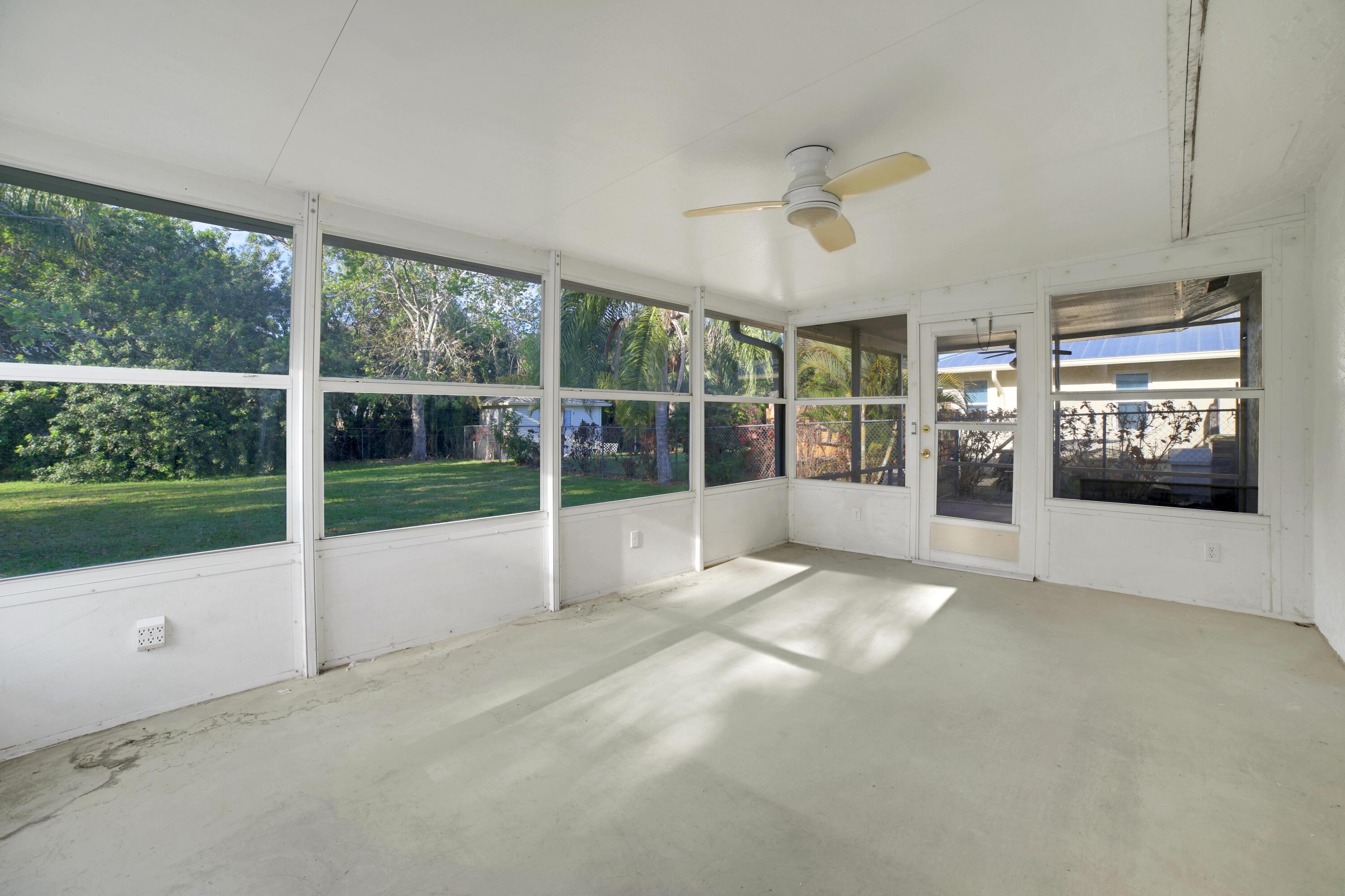 6309 SE Poinciana Lane