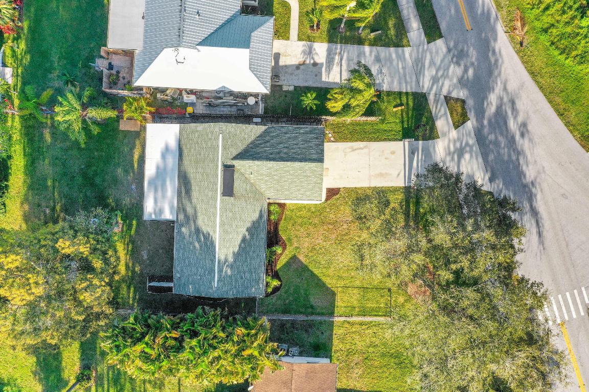 6309 SE Poinciana Lane