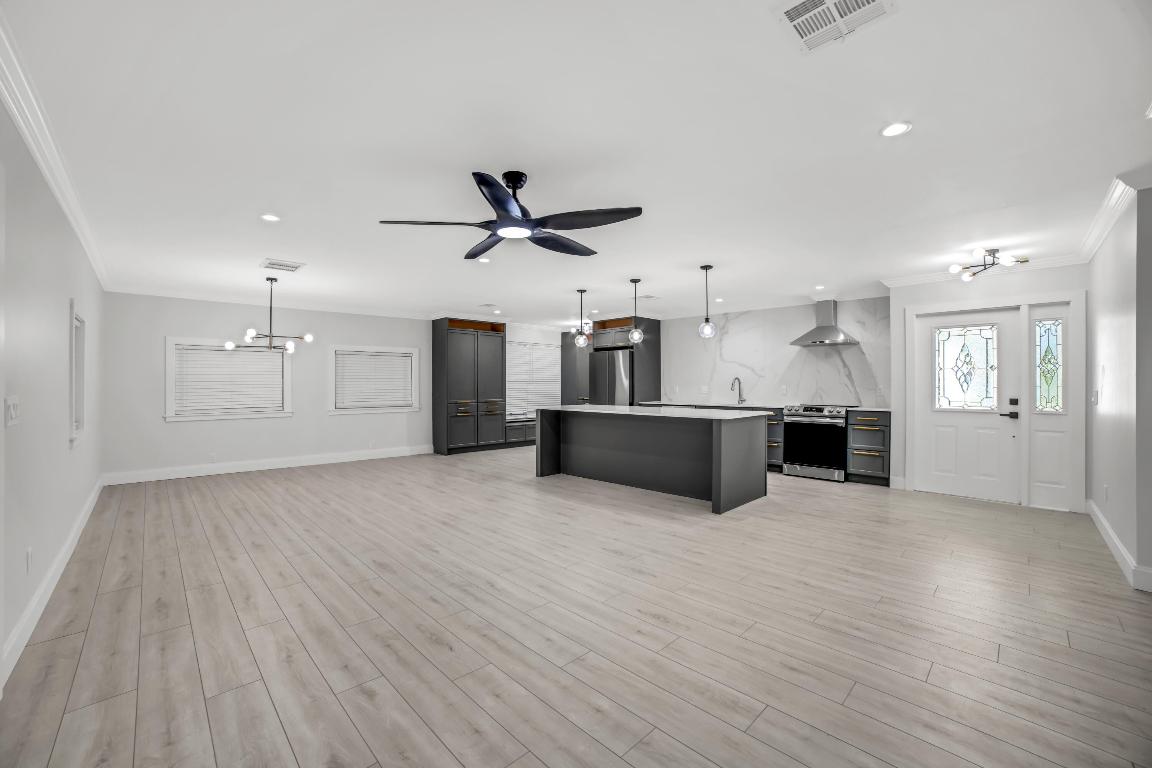 6309 SE Poinciana Lane