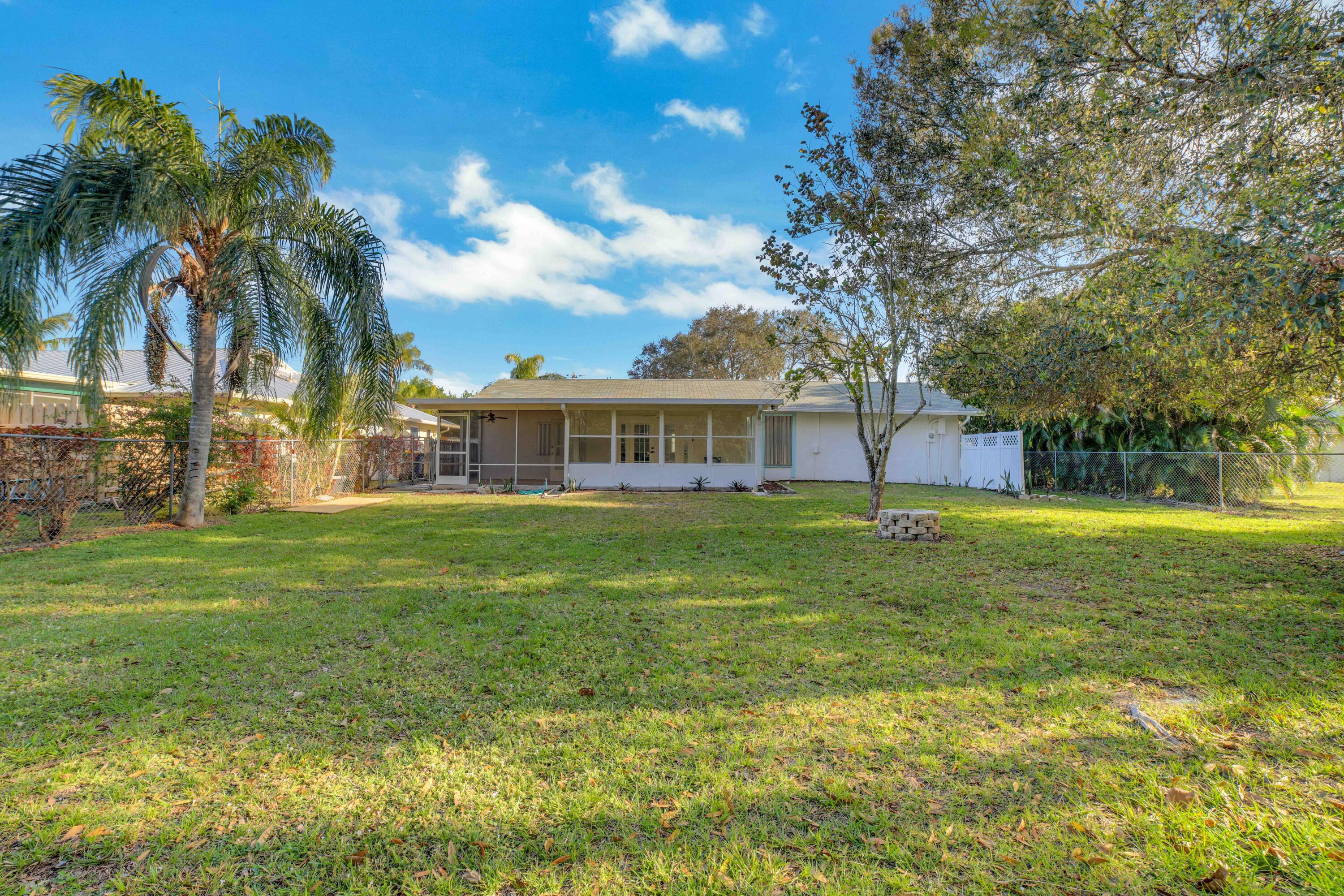 6309 SE Poinciana Lane