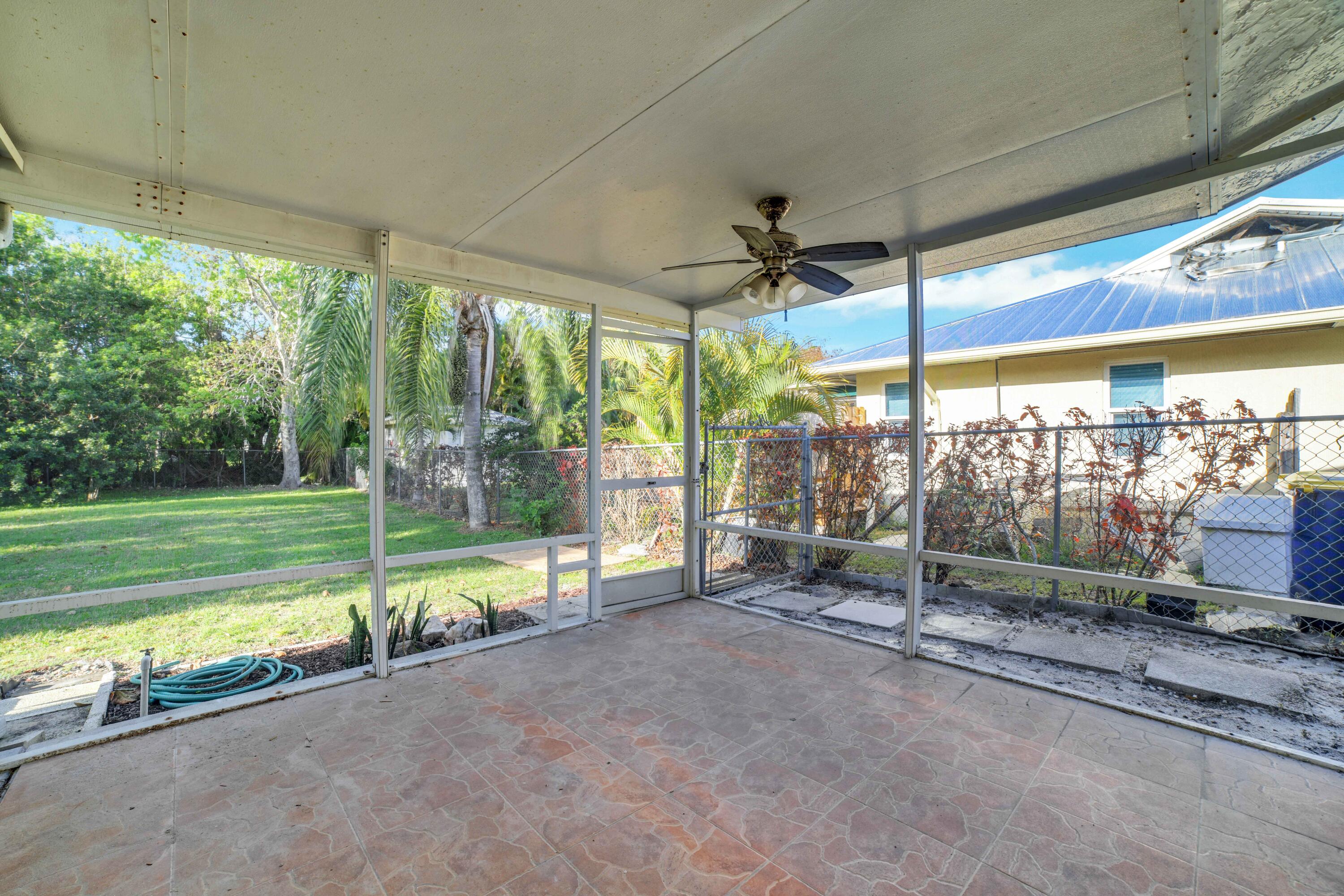 6309 SE Poinciana Lane